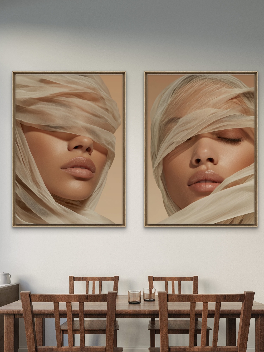 זוג תמונות קנבס של אישה עטופה בבד רך בגווני בז׳ חמים, מתוך קולקציית NEXTGEN BY BAR של תכשיט לבית – עיצוב אמנותי רך ומלא שלווה.