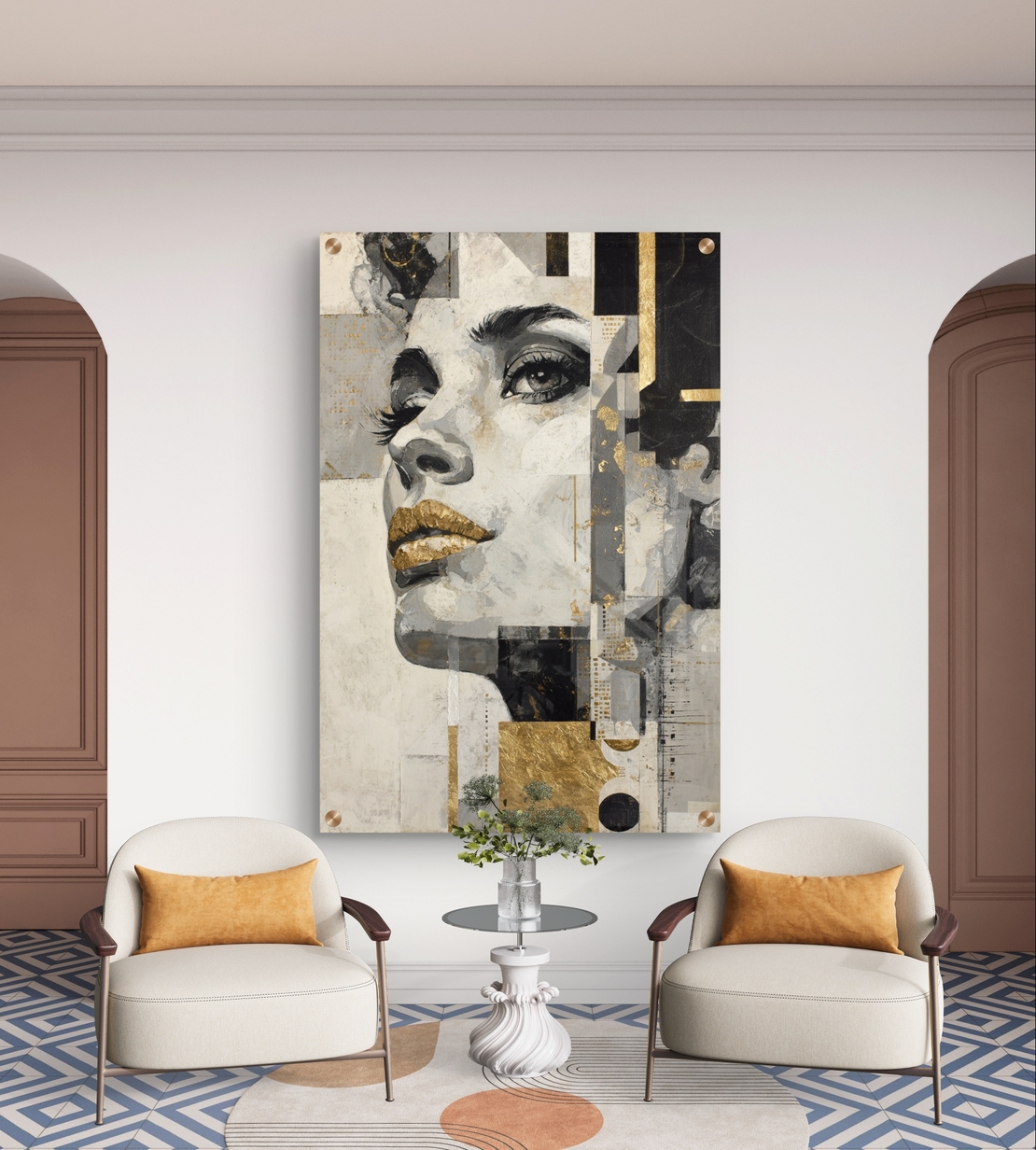 תמונת זכוכית בהדפסה חלקה של דיוקן נשי מודרני בגווני שחור, אפור ולבן עם נגיעות זהב יוקרתיות.