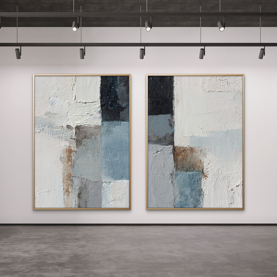 זוג תמונות קנבס מופשטות בצבעי תכלת, לבן ואפור בהדפסה חלקה – עיצוב מודרני לקיר