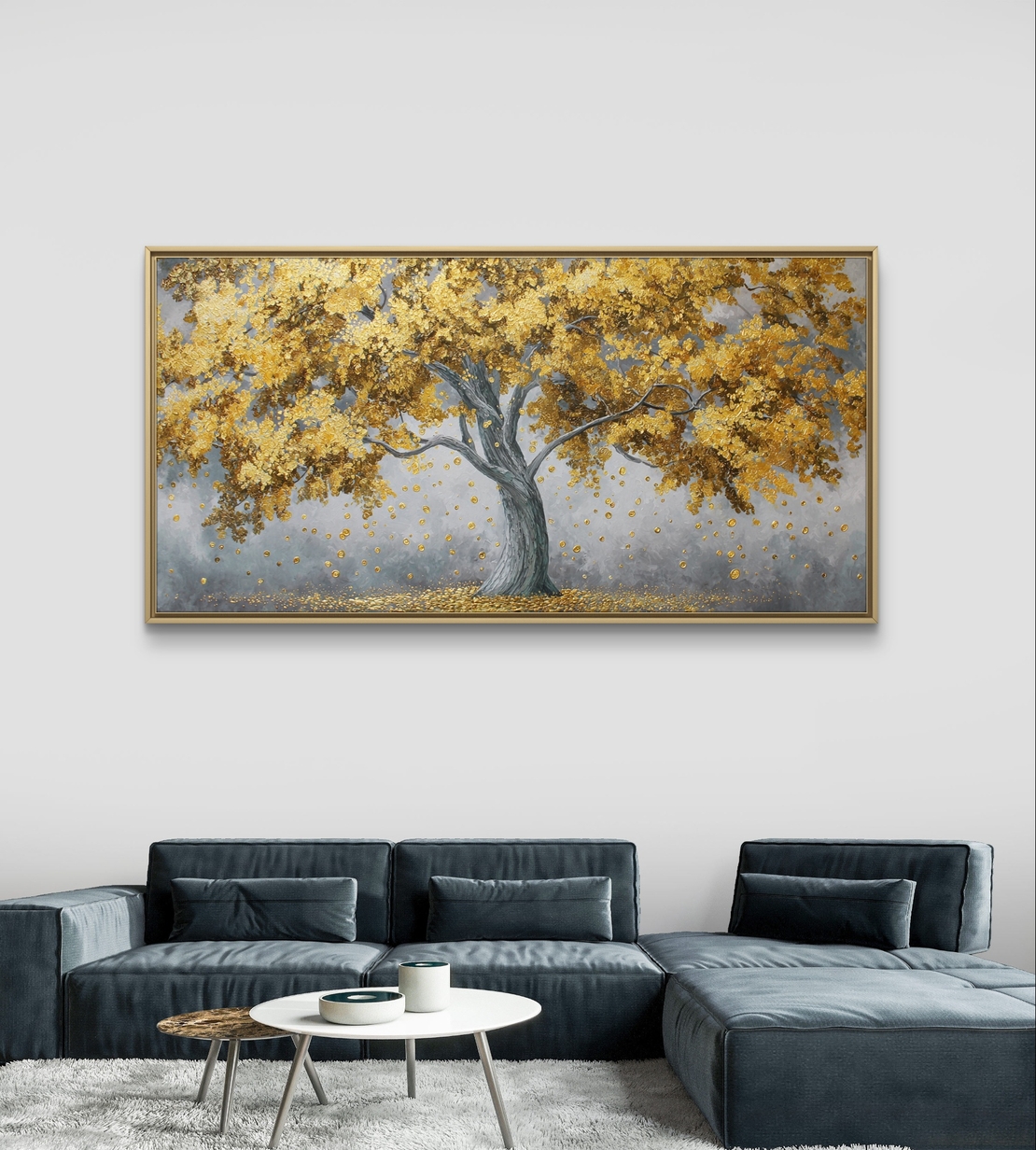 תמונת קנבס לרוחב עם עץ מוזהב ועלים נושרים בעיצוב אלגנטי על רקע רגוע, להוספת יוקרה וחום לסלון.