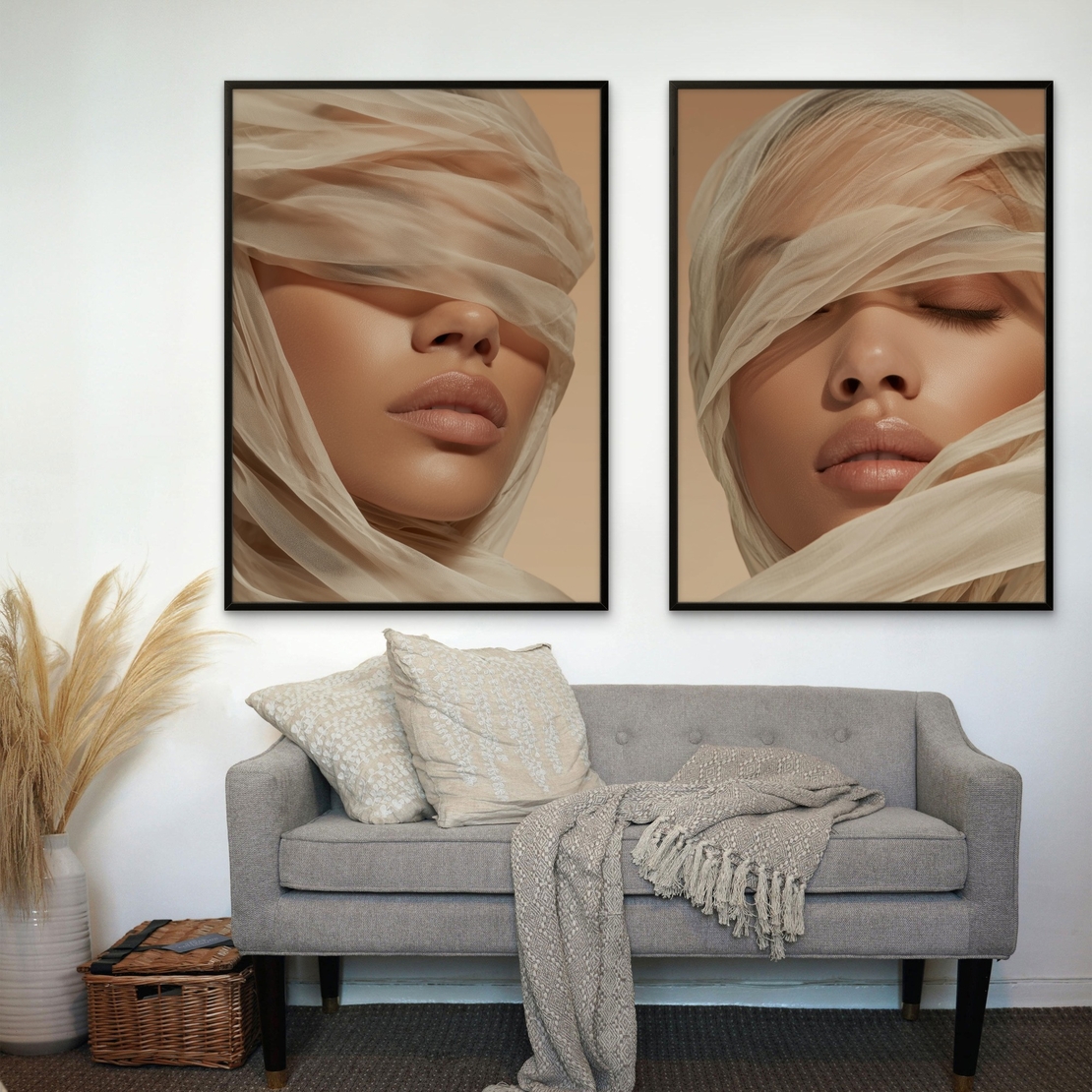 זוג תמונות קנבס של אישה עטופה בבד רך בגווני בז׳ חמים, מתוך קולקציית NEXTGEN BY BAR של תכשיט לבית – עיצוב אמנותי רך ומלא שלווה.