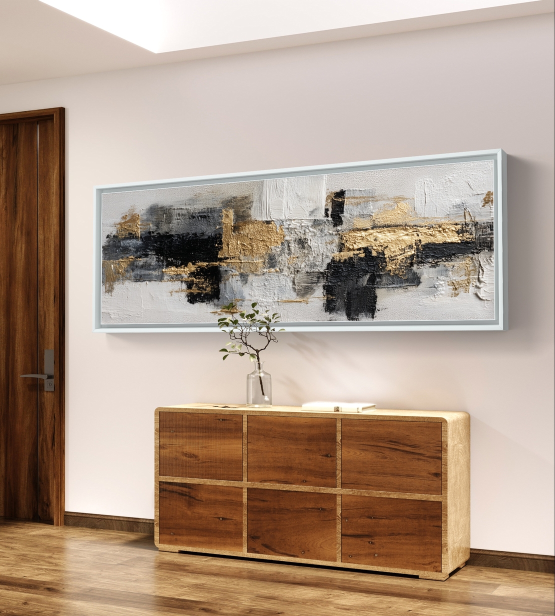 תמונת קנבס פנורמית אבסטרקטית בגווני שחור, לבן ואפור עם נגיעות זהב בעיצוב מודרני ויוקרתי