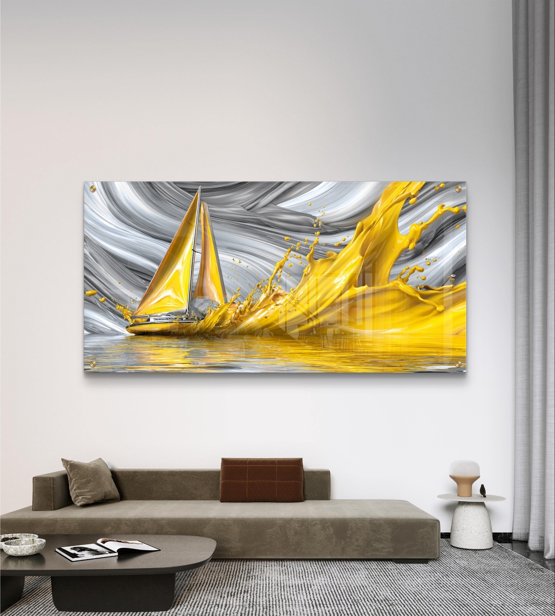תמונת זכוכית לרוחב עם סירה ומפרש זהוב בתנועה דרמטית על רקע גלים אפורים