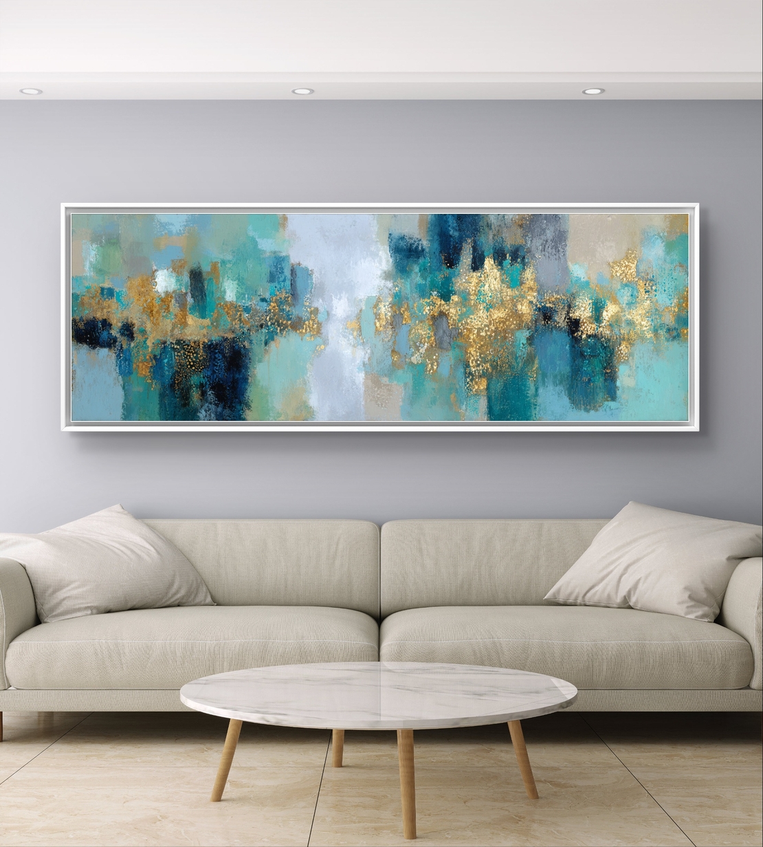 אמנות אבסטרקטית רחבה לקיר עם שילוב זהב וטורקיז.
