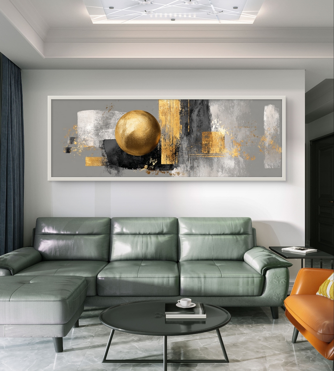 אמנות מודרנית בגווני שחור, לבן וזהב לקיר סלון יוקרתי.