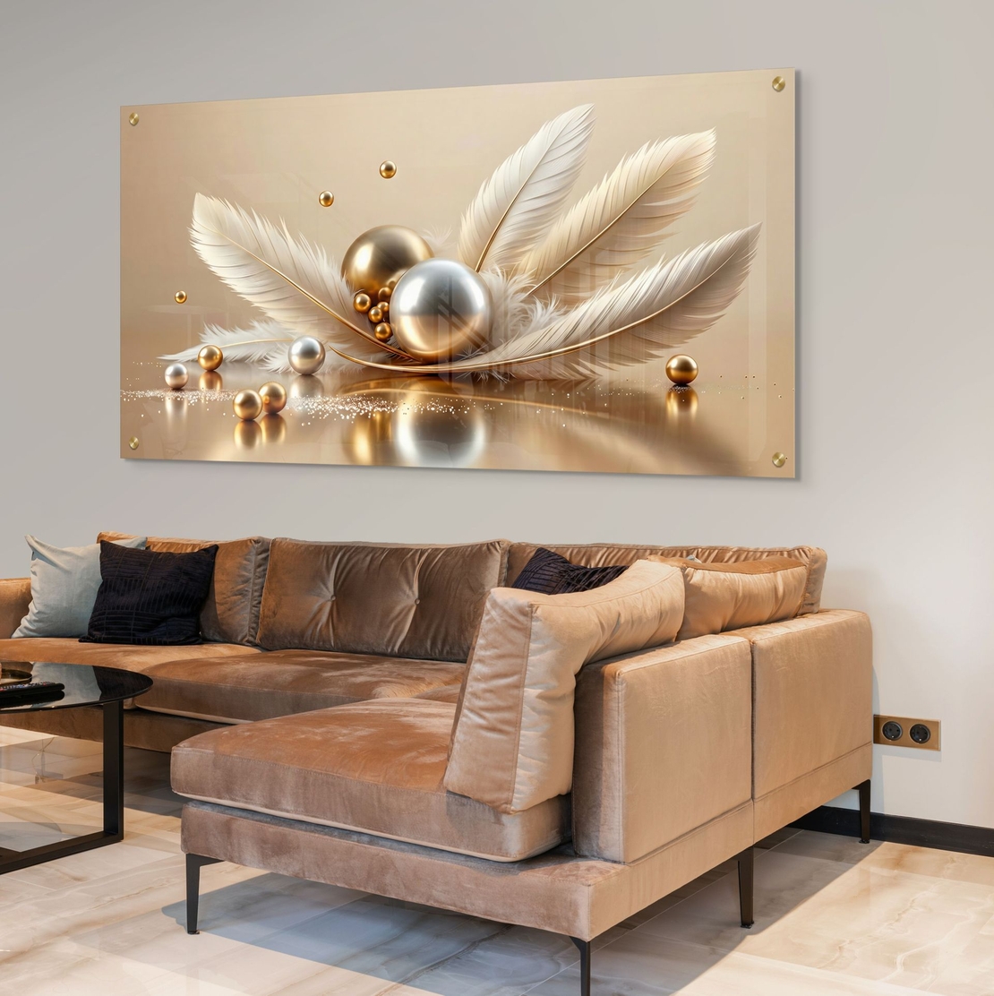 תמונת זכוכית נוצות שמנת וזהב עם כדורים דקורטיביים, מראה רך ויוקרתי