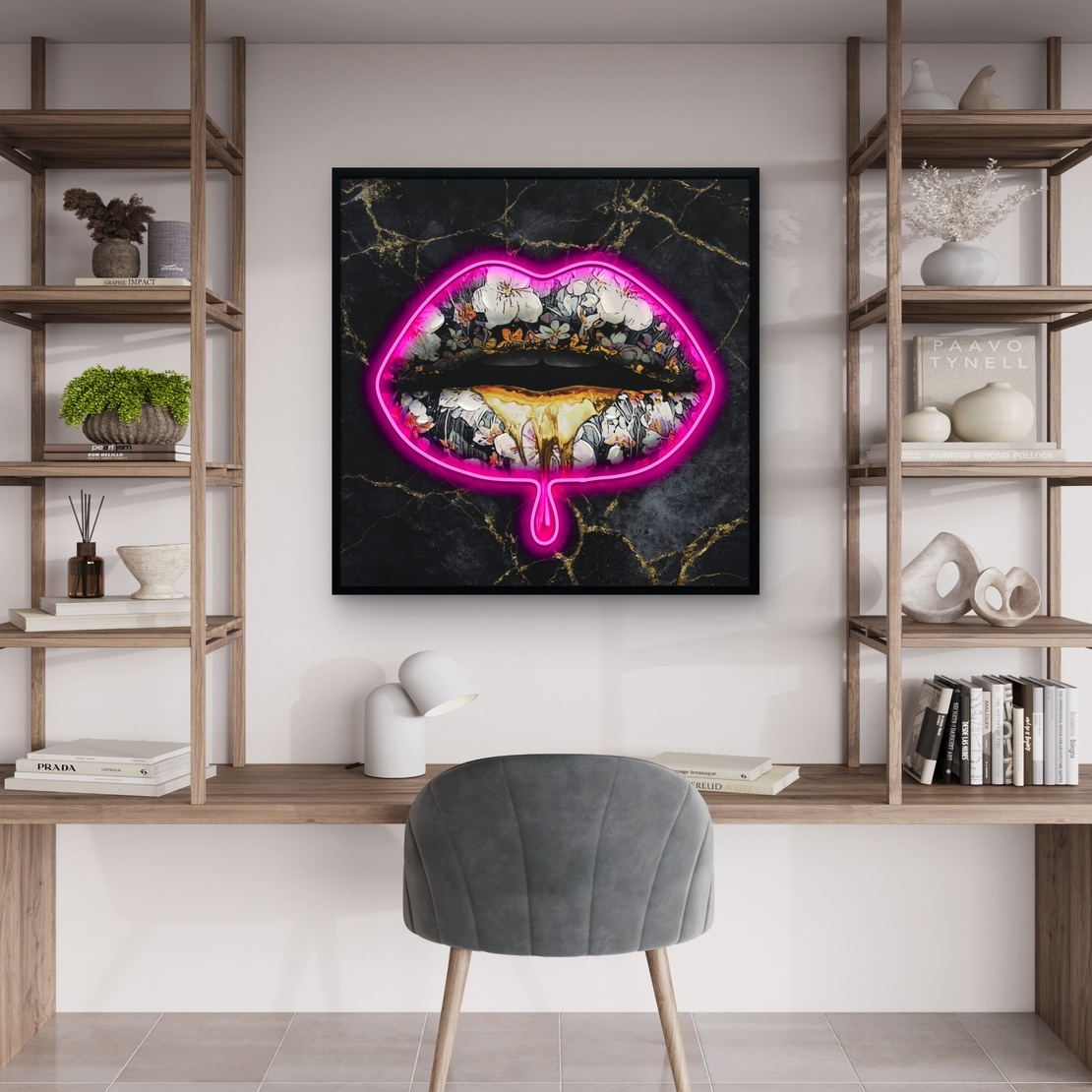 תמונת LED שפתיים פרחוניות על רקע שחור וזהב – הדפס משודרג עם מריחות צבע, מופעלת על סוללות עם שלט רחוק