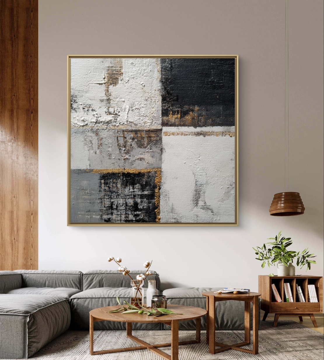 אמנות קיר מרובעת בגווני שחור לבן וזהב לעיצוב יוקרתי.