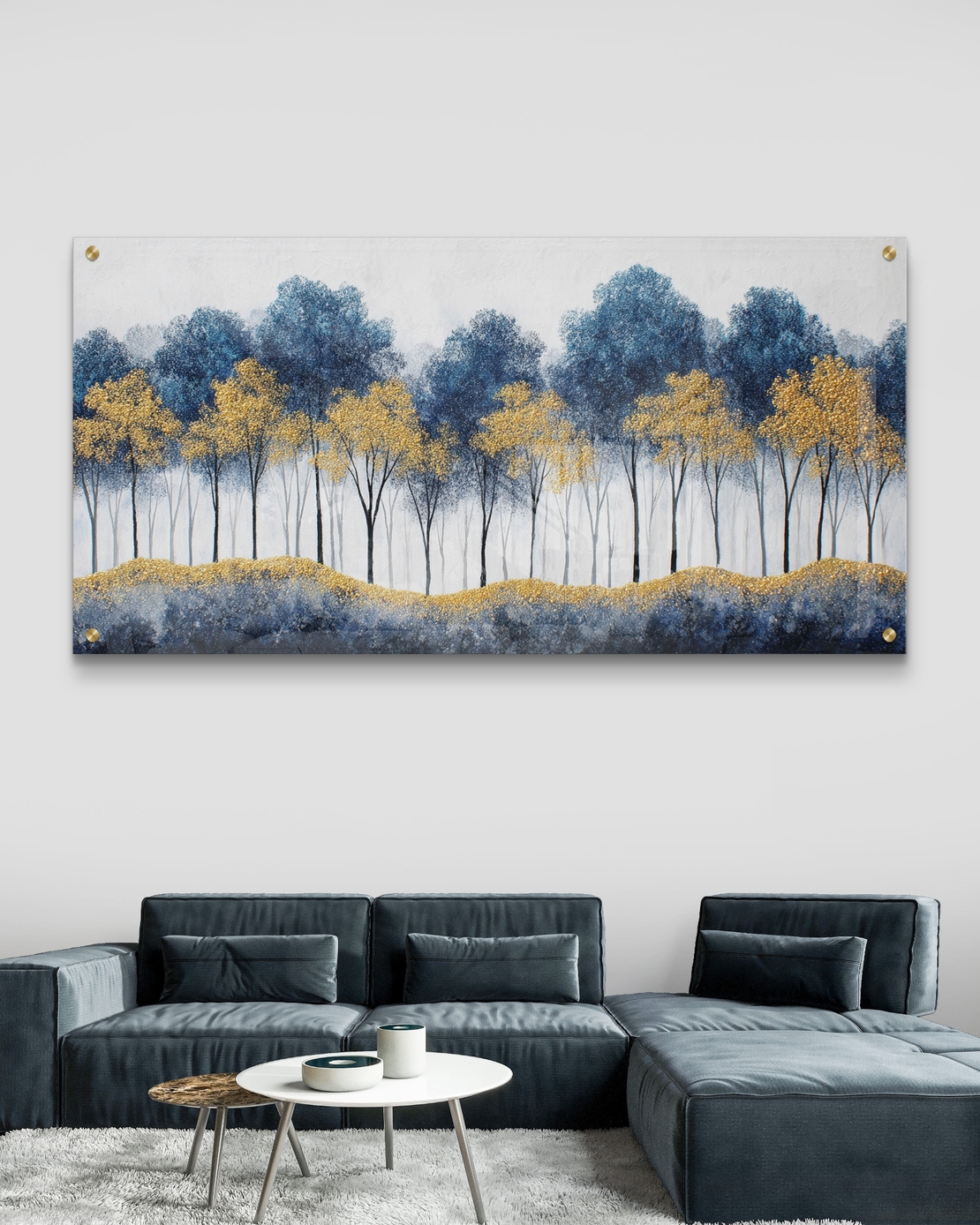 תמונת זכוכית לרוחב עם עצים בגווני כחול וזהב על רקע ערפילי – תכשיט לבית