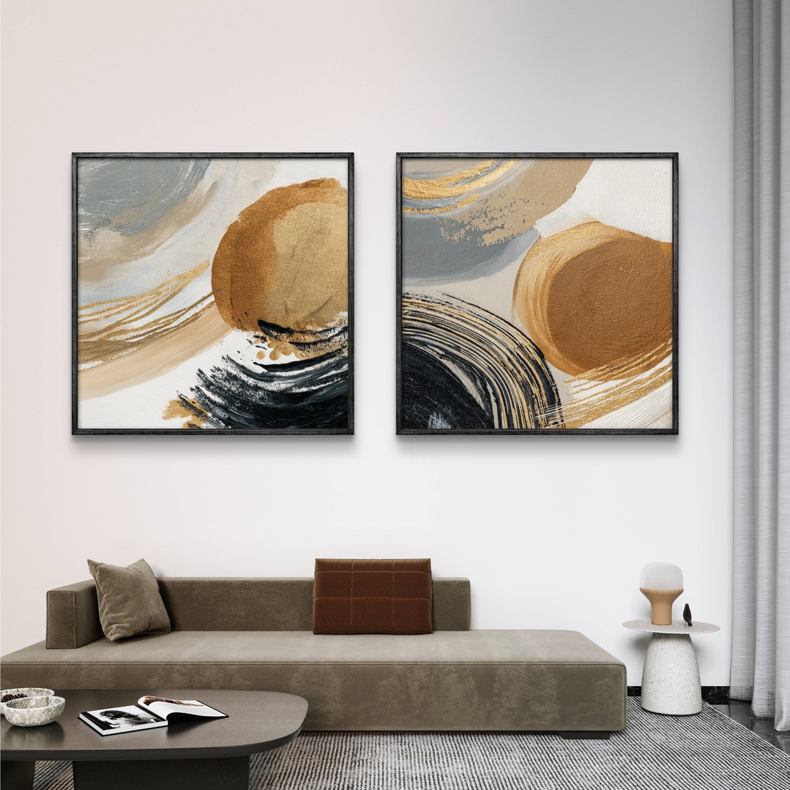 זוג תמונות קנבס מרובעות בסגנון מופשט עם מעגלים וקווים בגווני זהב, שחור ובז’ בעיצוב מודרני ויוקרתי
