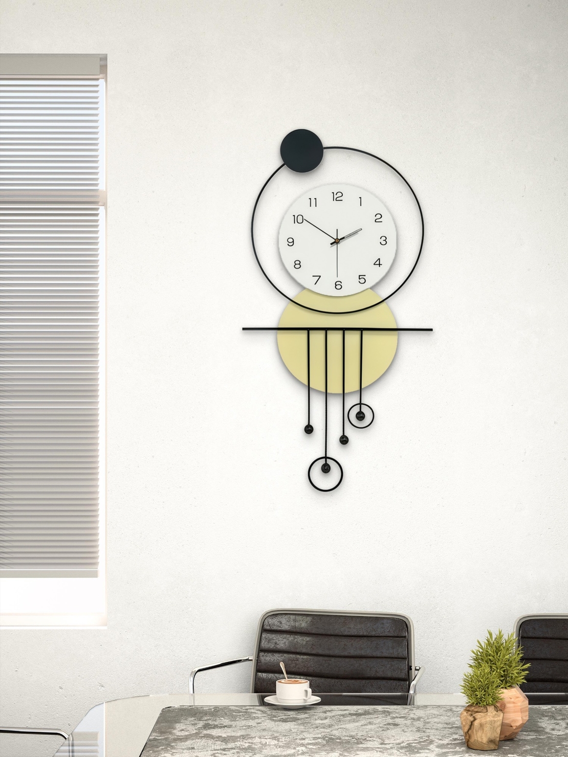 שעון קיר מעוצב בסגנון מודרני עם צורות גאומטריות, מסגרת עגולה, מטוטלות דקורטיביות וגימור אלגנטי בגווני שחור, לבן וזהב, תלוי על קיר בהיר.