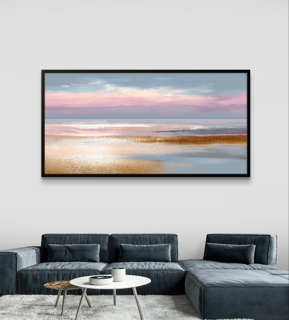 תמונת קנבס לרוחב בסגנון אבסטרקט נופי עם שכבות צבע רכות בגווני תכלת, ורוד ובז’, לעיצוב סלון רגוע ומואר