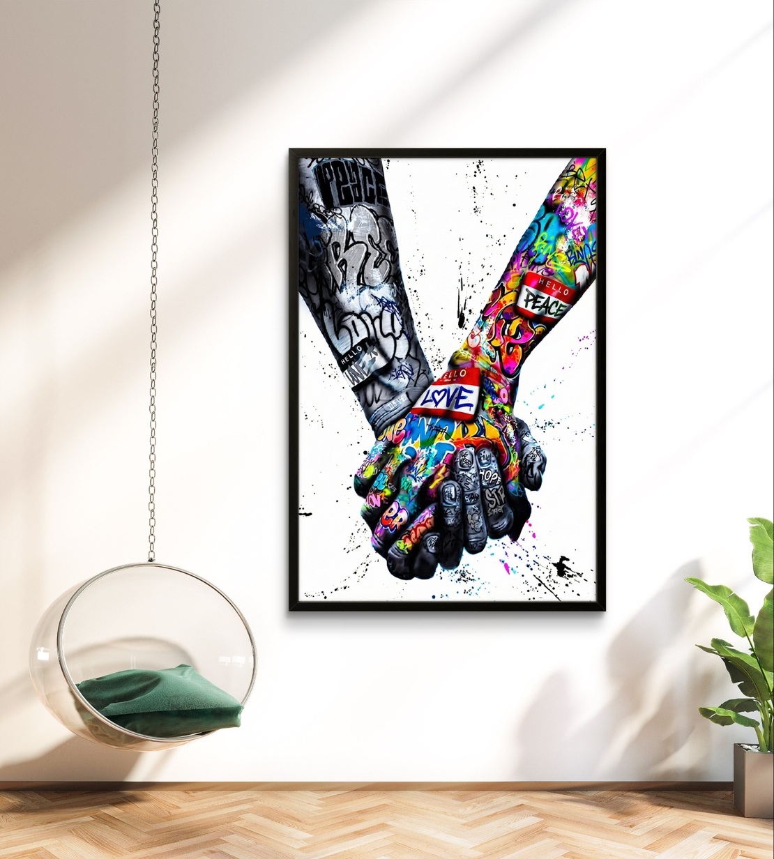 תמונת קנבס מוטיבציונית של שתי ידיים שלובות בעיצוב גרפיטי צבעוני עם מסר של חיבור, אהבה ואחדות