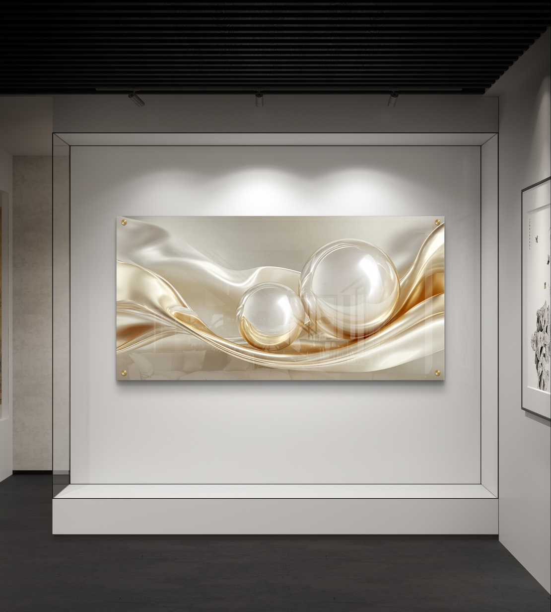 תמונת זכוכית לרוחב עם גלים מבריקים בגווני שמנת וזהב ושתי בועות זכוכית בעיצוב יוקרתי ומודרני