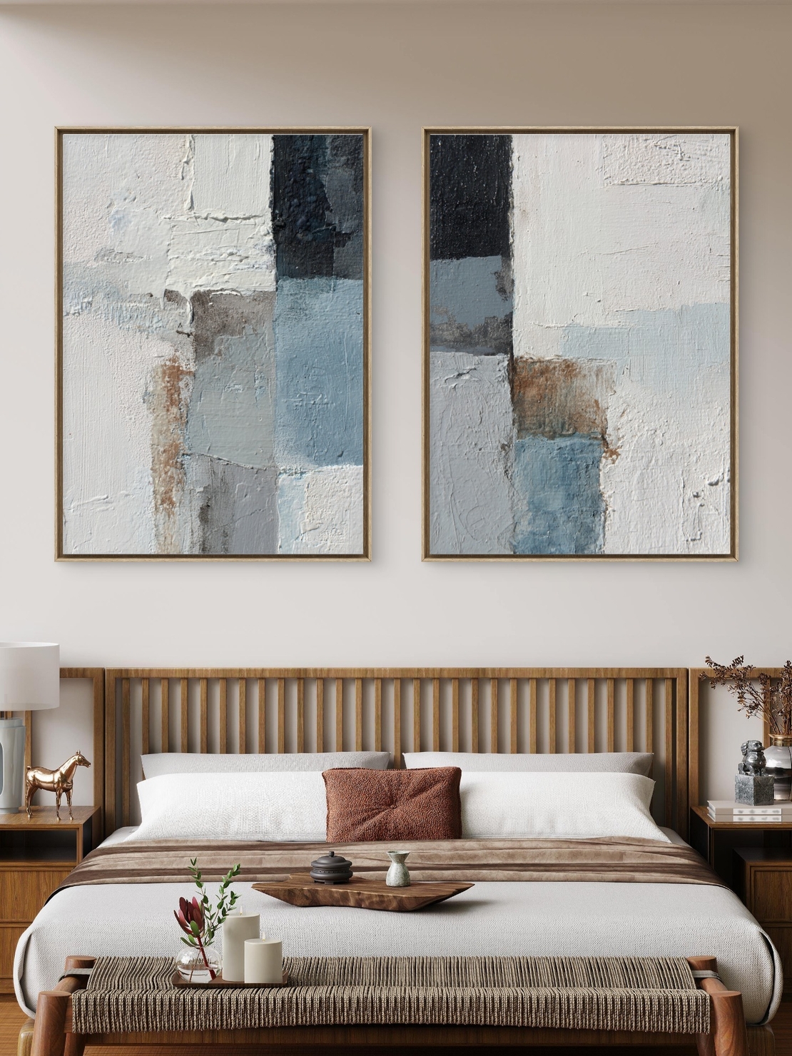 זוג תמונות קנבס מופשטות בצבעי תכלת, לבן ואפור בהדפסה חלקה – עיצוב מודרני לקיר