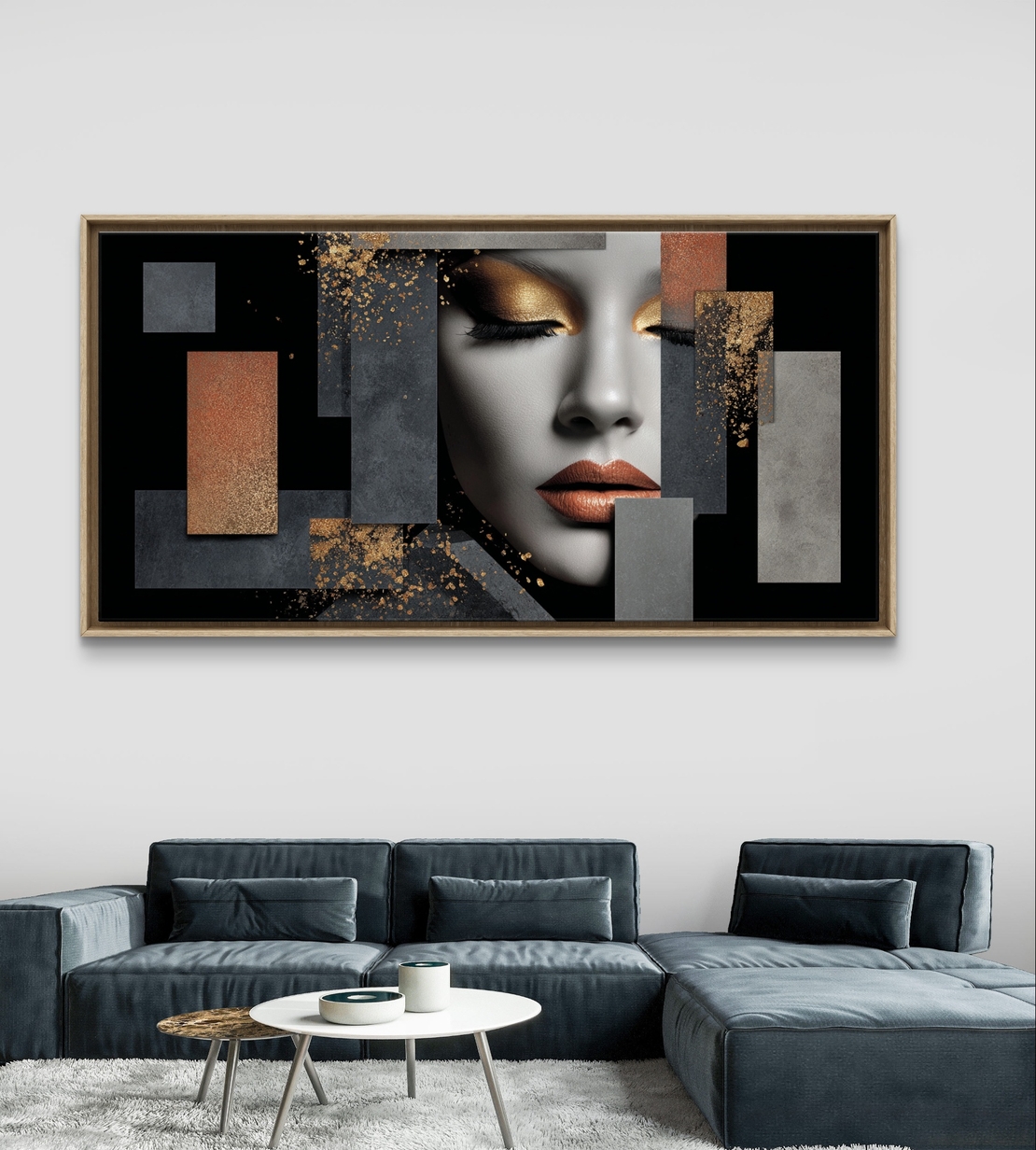 תמונת קנבס עם דיוקן נשי בשחור־אפור ואלמנטים גיאומטריים בגווני נחושת וזהב, בהדפסה חלקה ללא תבליט.