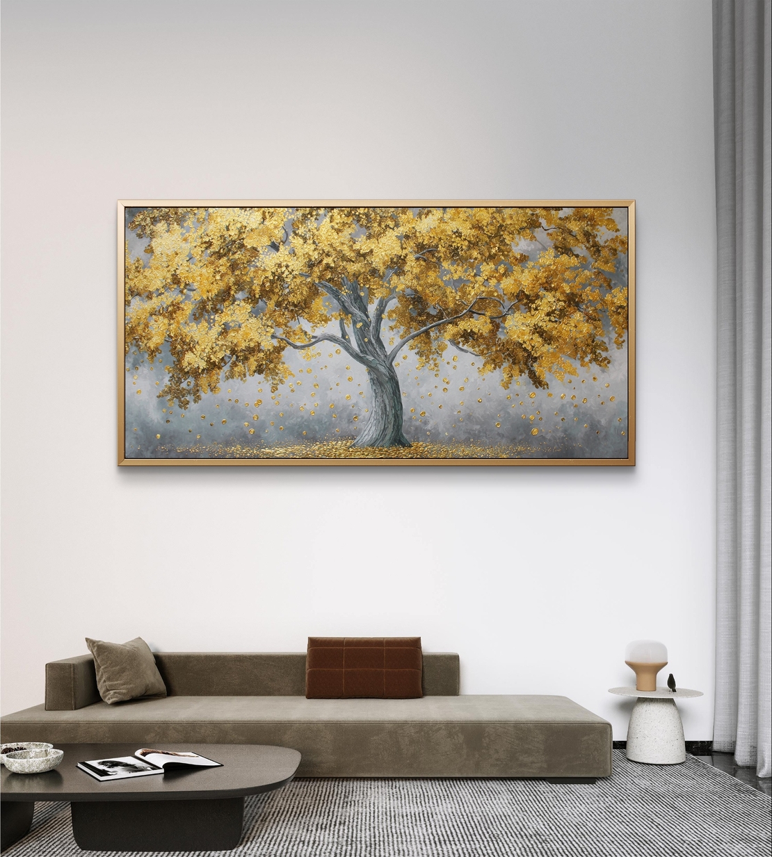 תמונת קנבס לרוחב עם עץ מוזהב ועלים נושרים בעיצוב אלגנטי על רקע רגוע, להוספת יוקרה וחום לסלון.