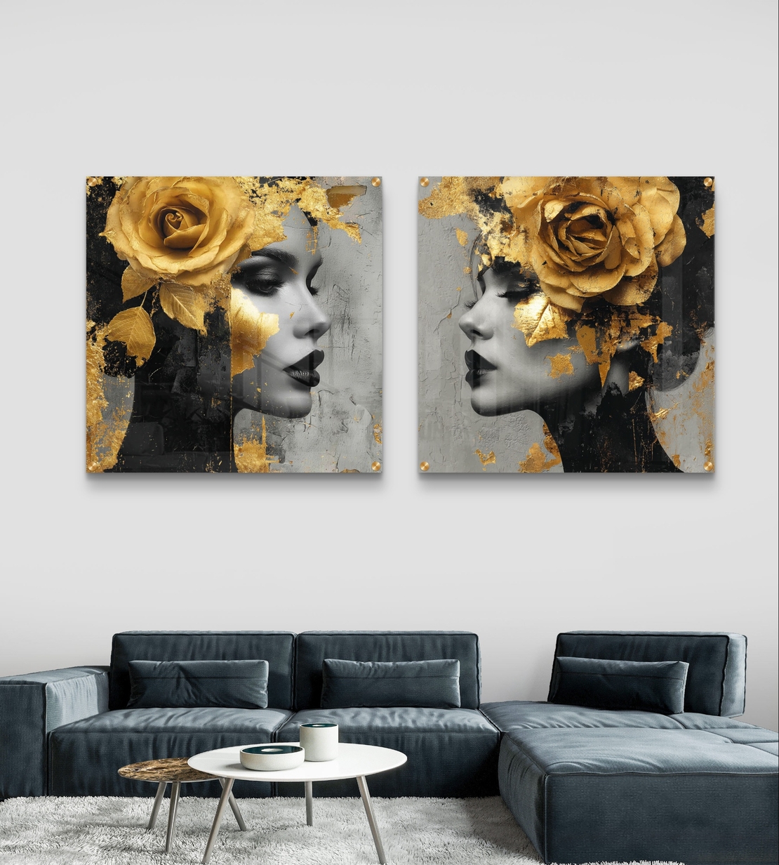 סט תמונות זכוכית מרובעות עם דמויות נשיות בשחור־לבן ואלמנטים מוזהבים – תכשיט לבית