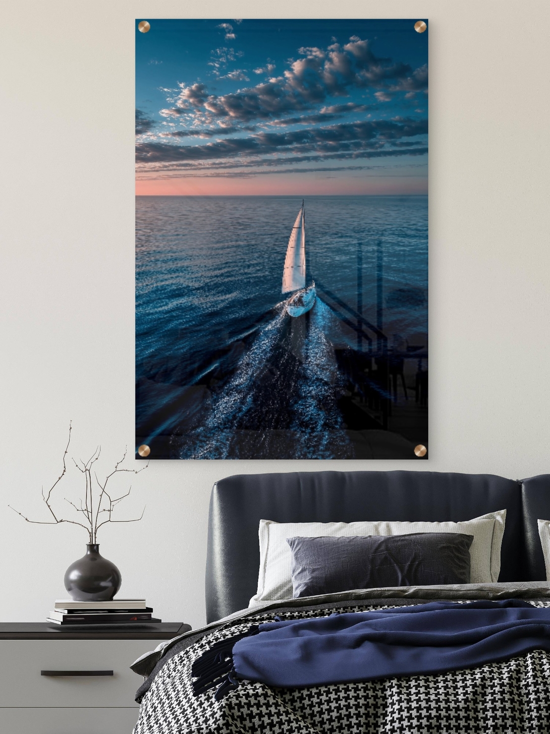 תמונת זכוכית של יאכטה השטה בים לקראת שקיעה – NEXTGEN BY BAR