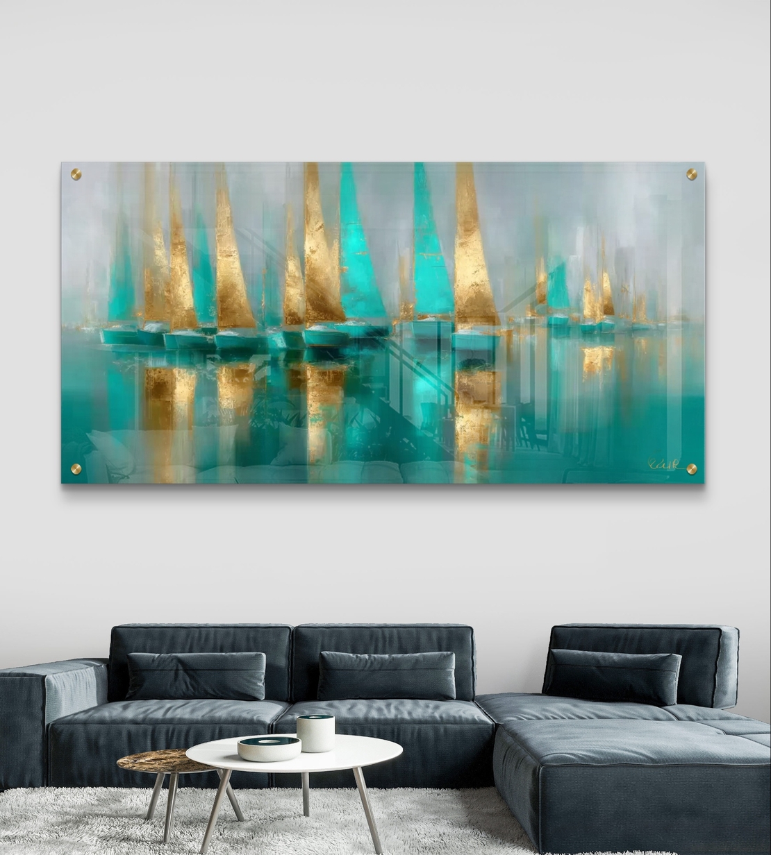 תמונת זכוכית עם מפרשים בגווני טורקיז וזהב משתקפים במים – תכשיט לבית