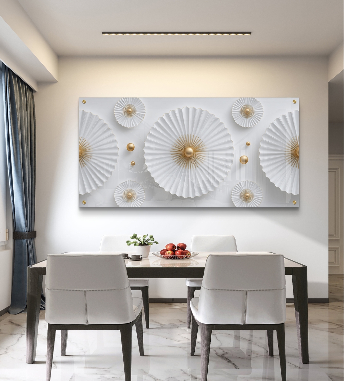 הדפסה על זכוכית בעיצוב נקי עם עיגולים לבנים ומרכזי זהב, מראה יוקרתי ובהיר לקיר