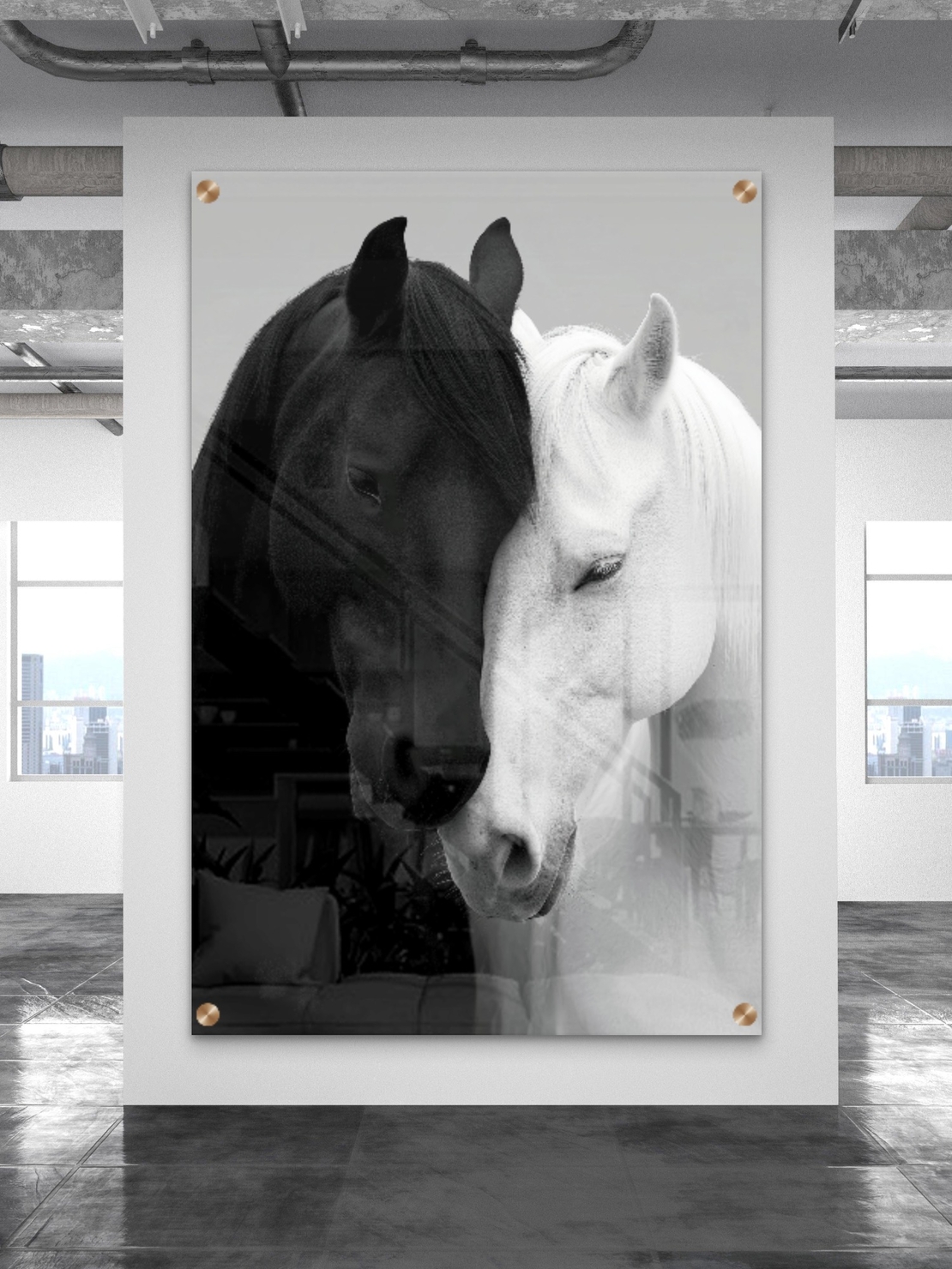 תמונת זכוכית של שני סוסים, אחד שחור ואחד לבן, מבטאים איזון והרמוניה בעיצוב יוקרתי מבית תכשיט לבית – NEXTGEN BY BAR.