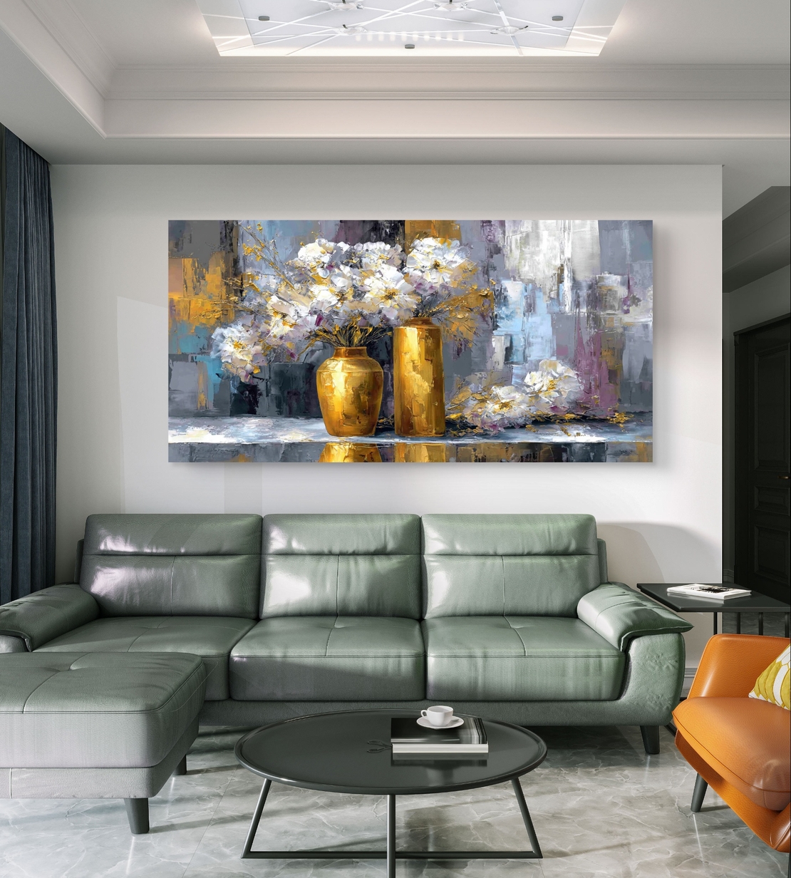 תמונת קנבס Golden Bloom – אגרטלי זהב עם פרחים לבנים על רקע מופשט יוקרתי