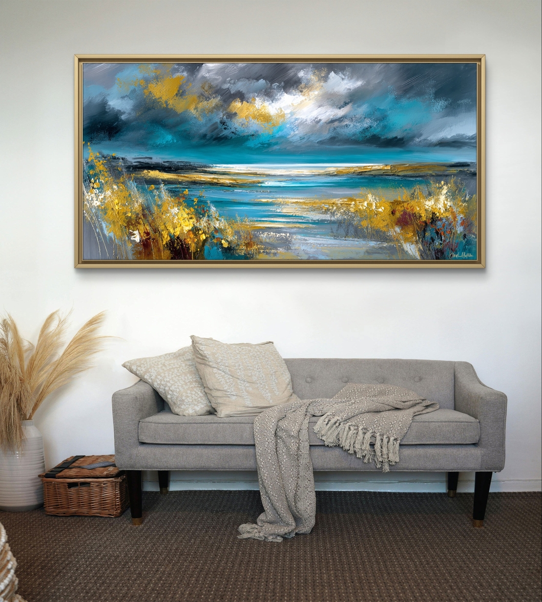 תמונת קיר נוף ים ציורי עם נגיעות זהב וטקסטורה עוצמתית לסלון מודרני
