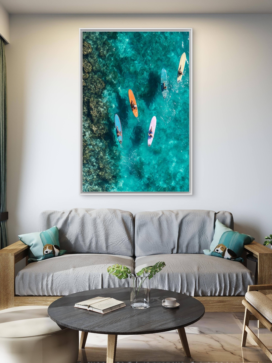 תמונת קנבס גלים של חופש – ארבעה גולשים מעל ים טורקיז צלול, מתוך קולקציית NEXTGEN BY BAR של תכשיט לבית, בהדפסה חלקה ואיכותית לעיצוב מודרני.