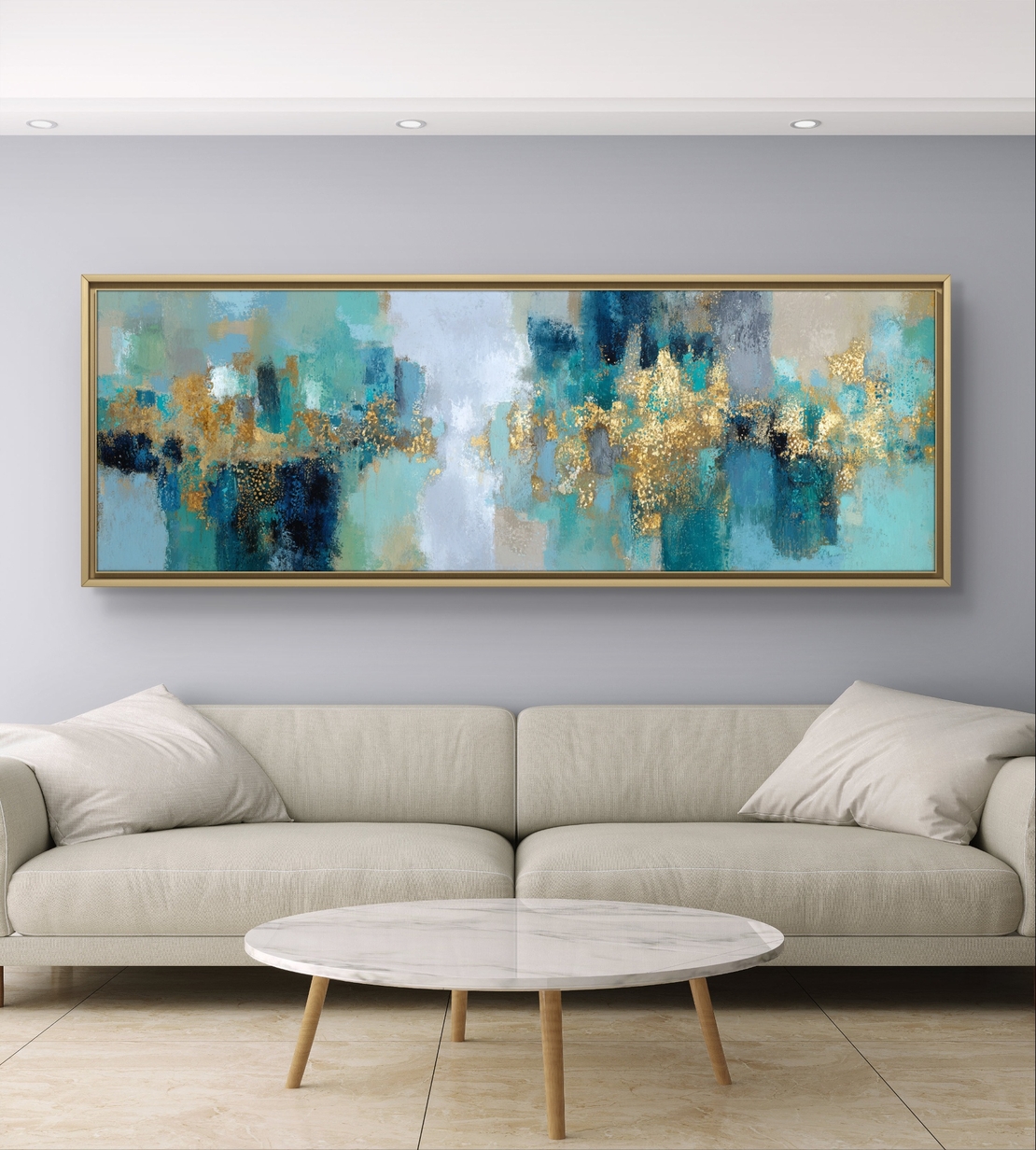 יצירת אמנות מודרנית בהדפסה חלקה עם דגש על זהב וטורקיז.