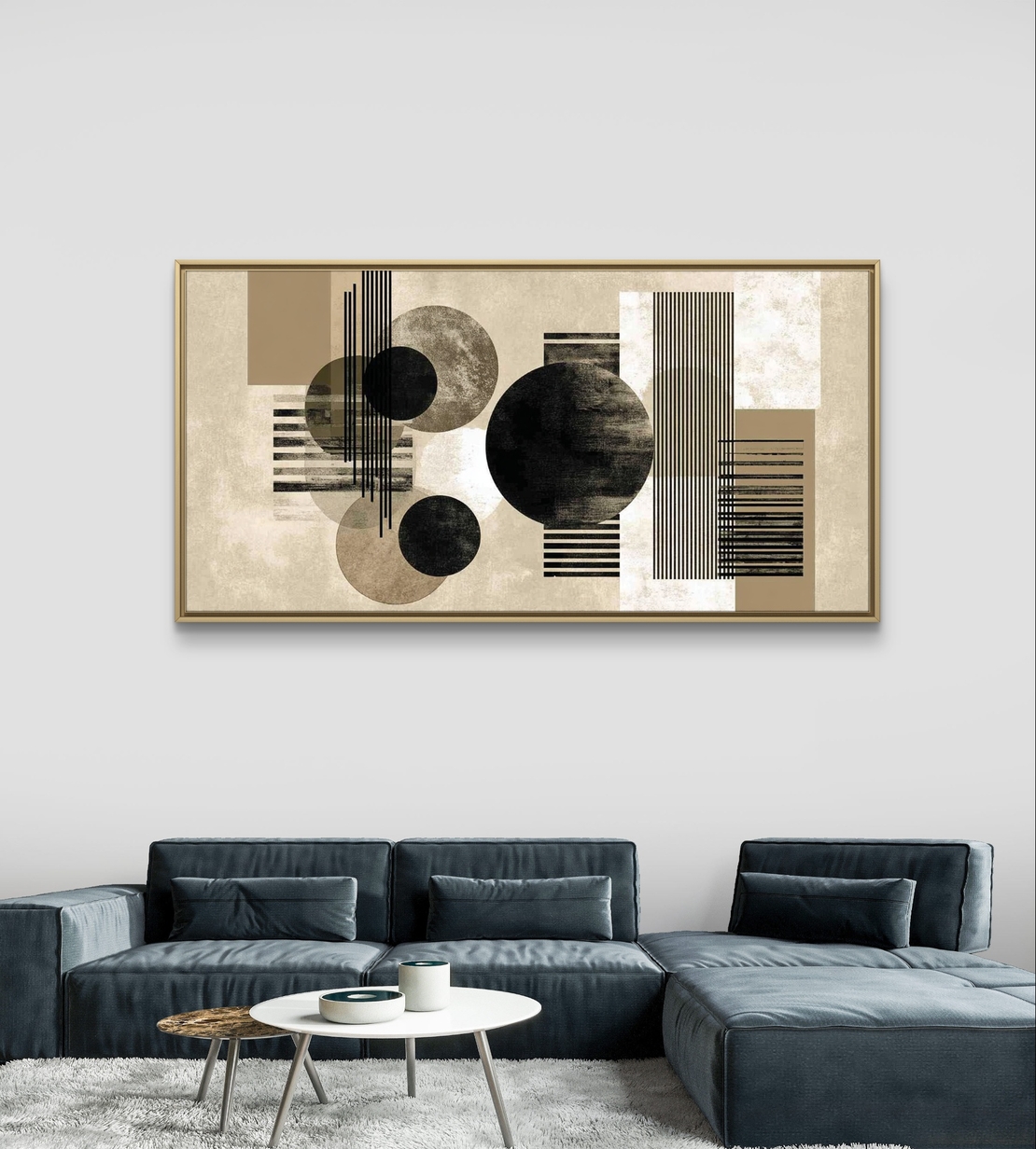 תמונת קנבס לרוחב בעיצוב גאומטרי מודרני בגווני קרם, בז׳ ושחור עם עיגולים וקווים מינימליסטיים לסלון.