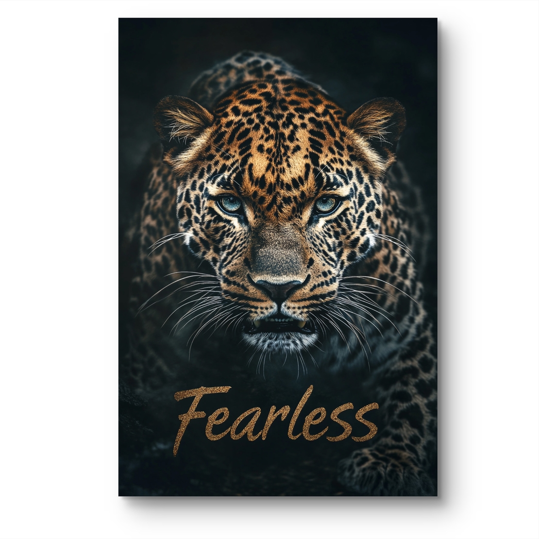 תמונת קנבס של נמר עם מבט עוצמתי וכיתוב Fearless מתוך קולקציית תכשיט לבית