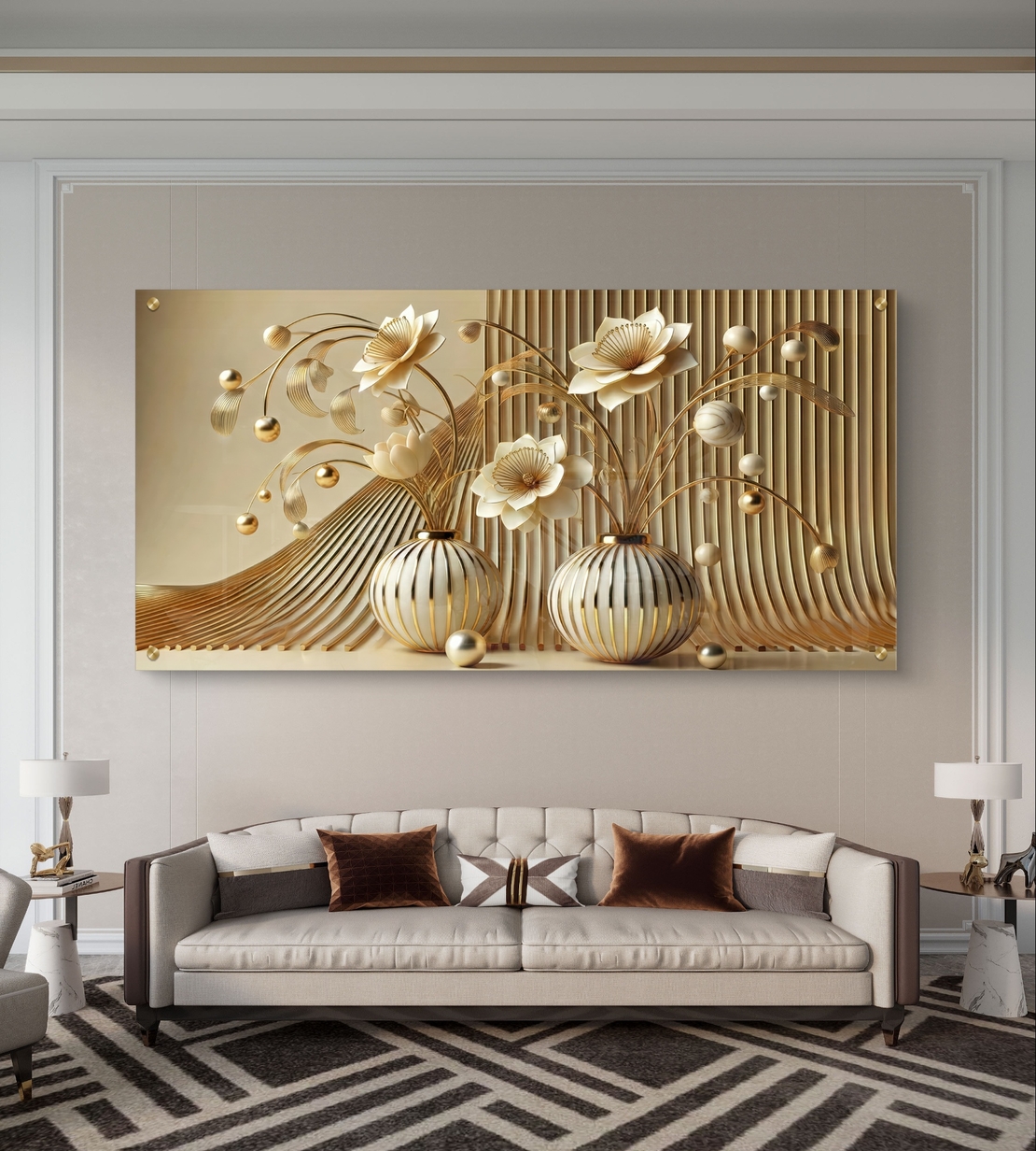 פריחת אור זהובה – תמונת זכוכית יוקרתית עם פרחים לבנים, אגרטלים זהובים וקווים זורמים |PN2501