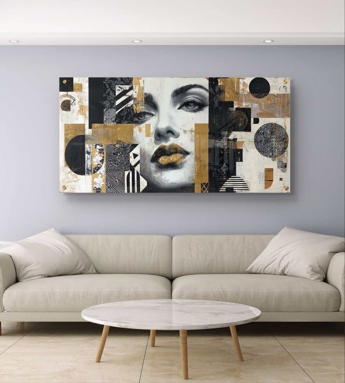 תמונת זכוכית לרוחב עם פורטרט נשי אבסטרקטי בגווני שחור, לבן וזהב לעיצוב סלון מודרני