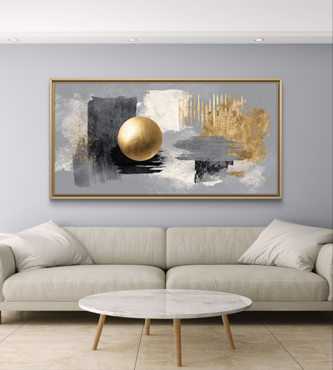 תמונת קנבס אבסטרקטית לרוחב בגווני אפור ושחור עם אלמנט עגול זהוב במרכז בעיצוב מודרני