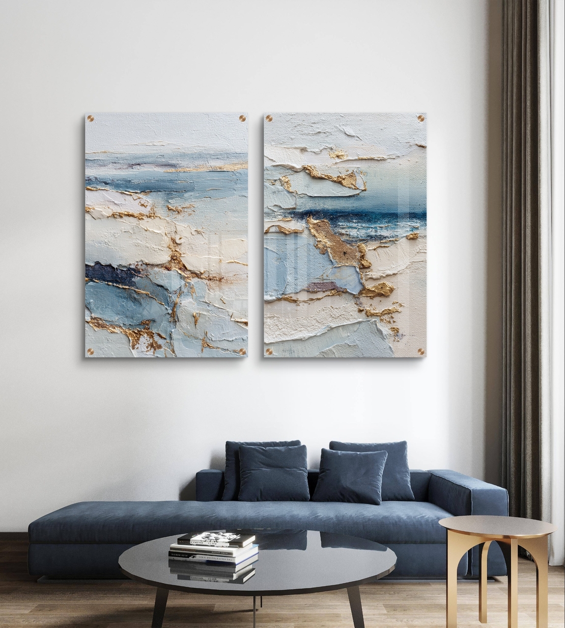 תמונת זכוכית זוגית אבסטרקטית בגווני שמנת, תכלת וכחול עם נגיעות זהב, הדפסה חלקה ללא תבליט