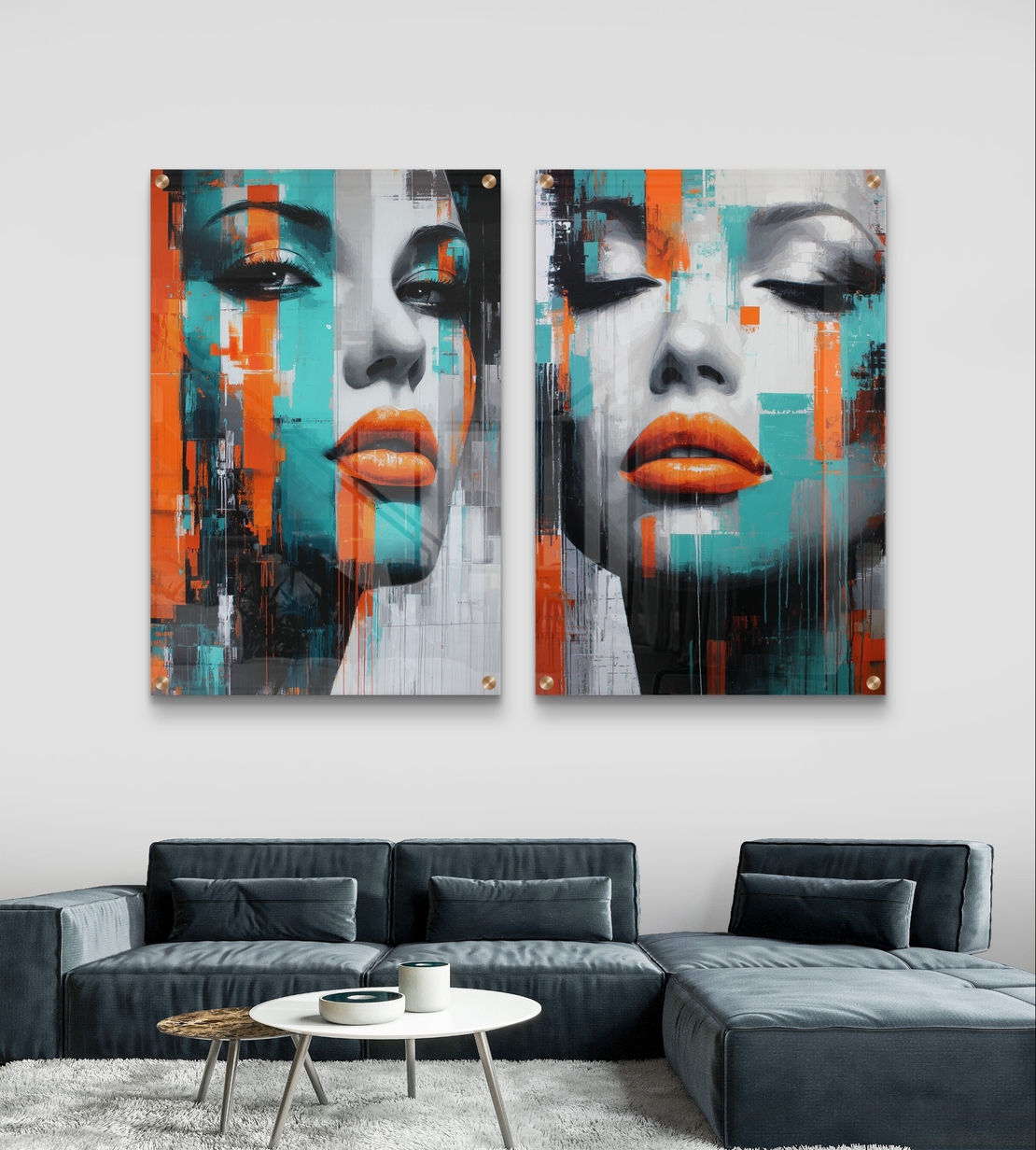 זוג תמונות זכוכית בסגנון אורבני עם פורטרט נשי בגווני טורקיז וכתום על רקע מופשט מודרני