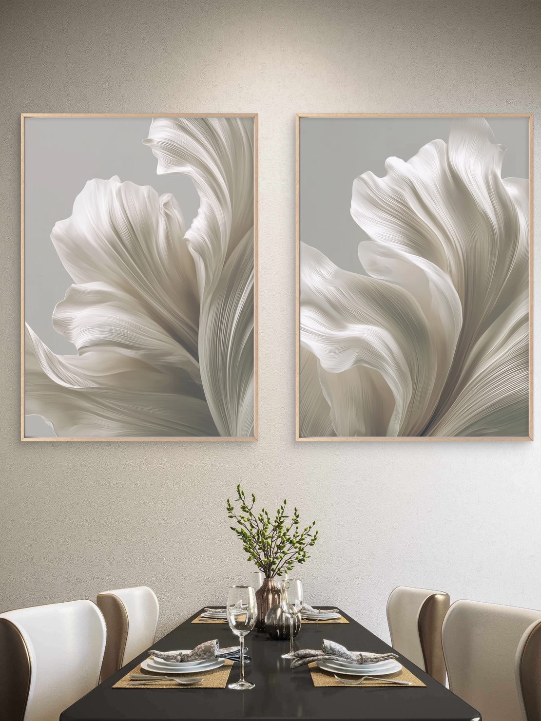זוג תמונות קנבס בגווני שנהב רכים עם תנועה אלגנטית וזורמת מתוך קולקציית NEXTGEN BY BAR של תכשיט לבית.