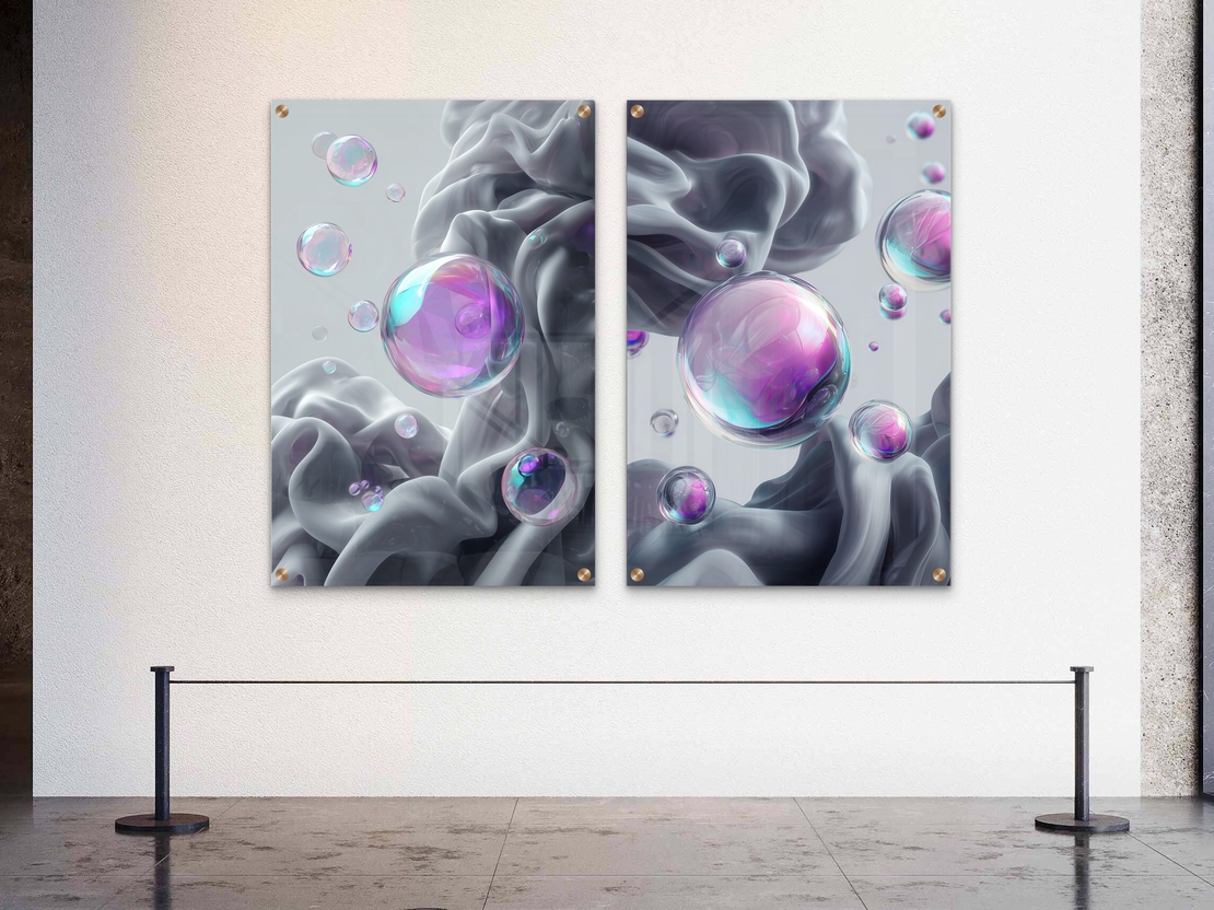 זוג תמונות זכוכית מעוצבות עם בועות שקופות בגווני סגול וטורקיז מעל רקע אפור רך בעיצוב מודרני ויוקרתי מבית תכשיט לבית – NEXTGEN BY BAR.
