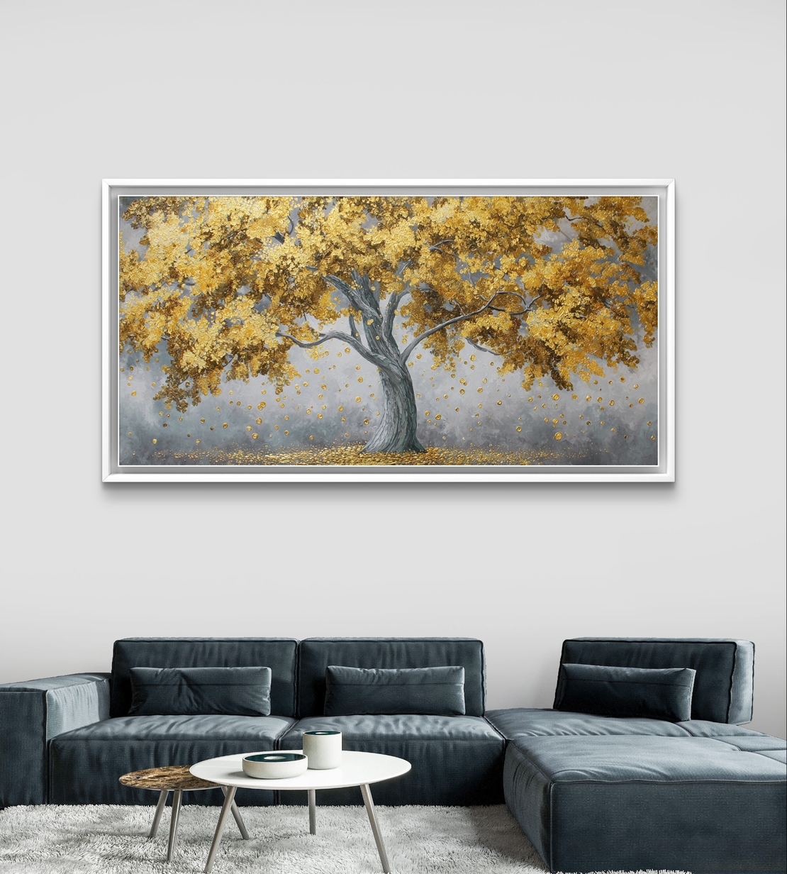 תמונת קנבס לרוחב עם עץ מוזהב ועלים נושרים בעיצוב אלגנטי על רקע רגוע, להוספת יוקרה וחום לסלון.