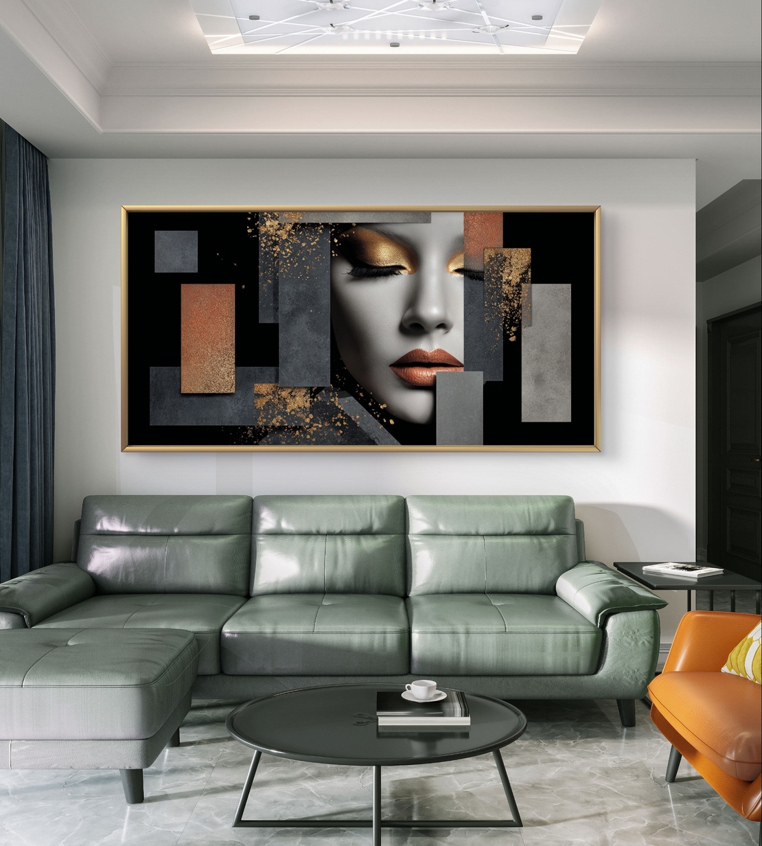 תמונת קנבס עם דיוקן נשי בשחור־אפור ואלמנטים גיאומטריים בגווני נחושת וזהב, בהדפסה חלקה ללא תבליט.