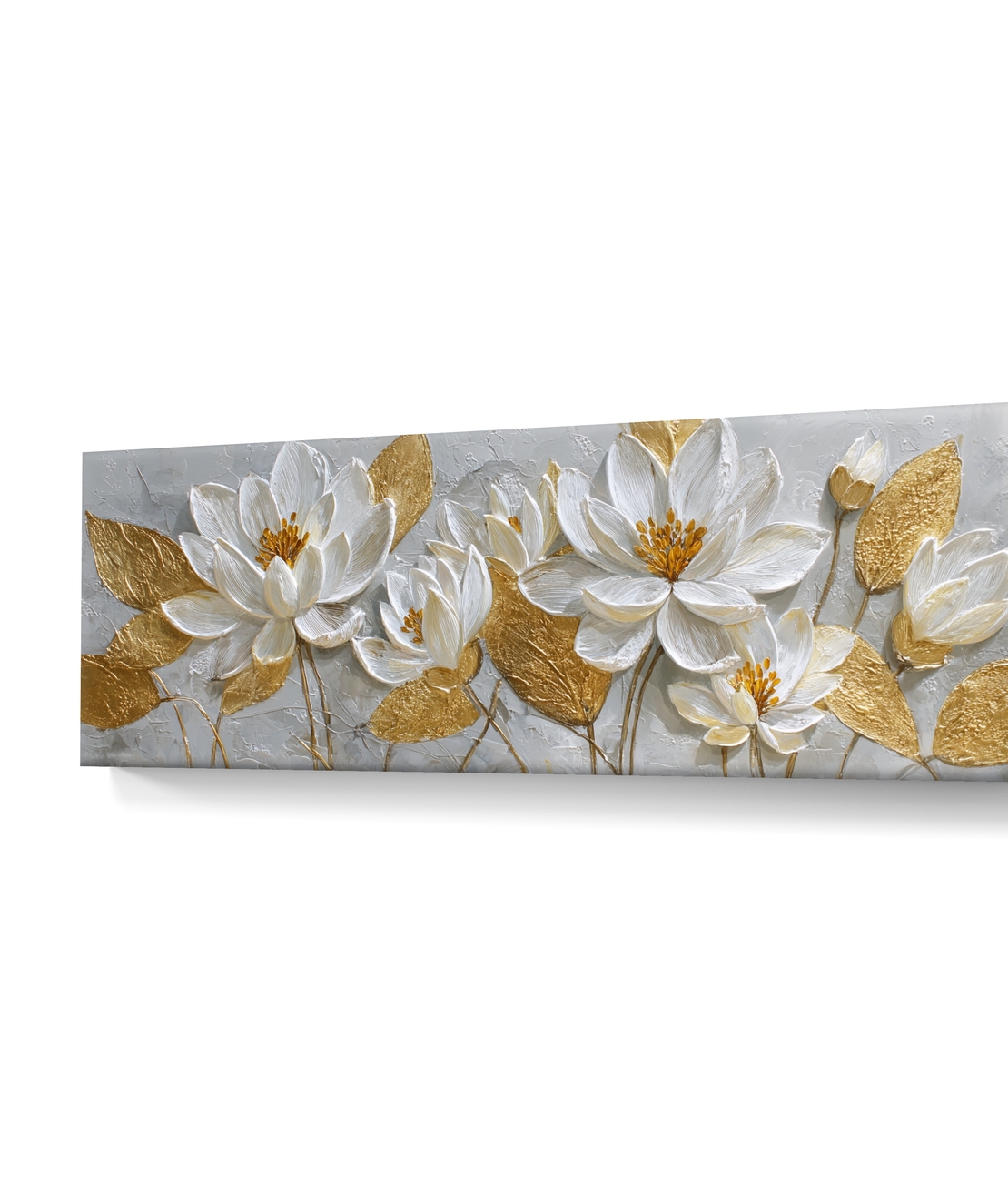 תמונת קנבס פנורמית עם פרחים לבנים ועלים מוזהבים על רקע בהיר בעיצוב אלגנטי ויוקרתי לבית