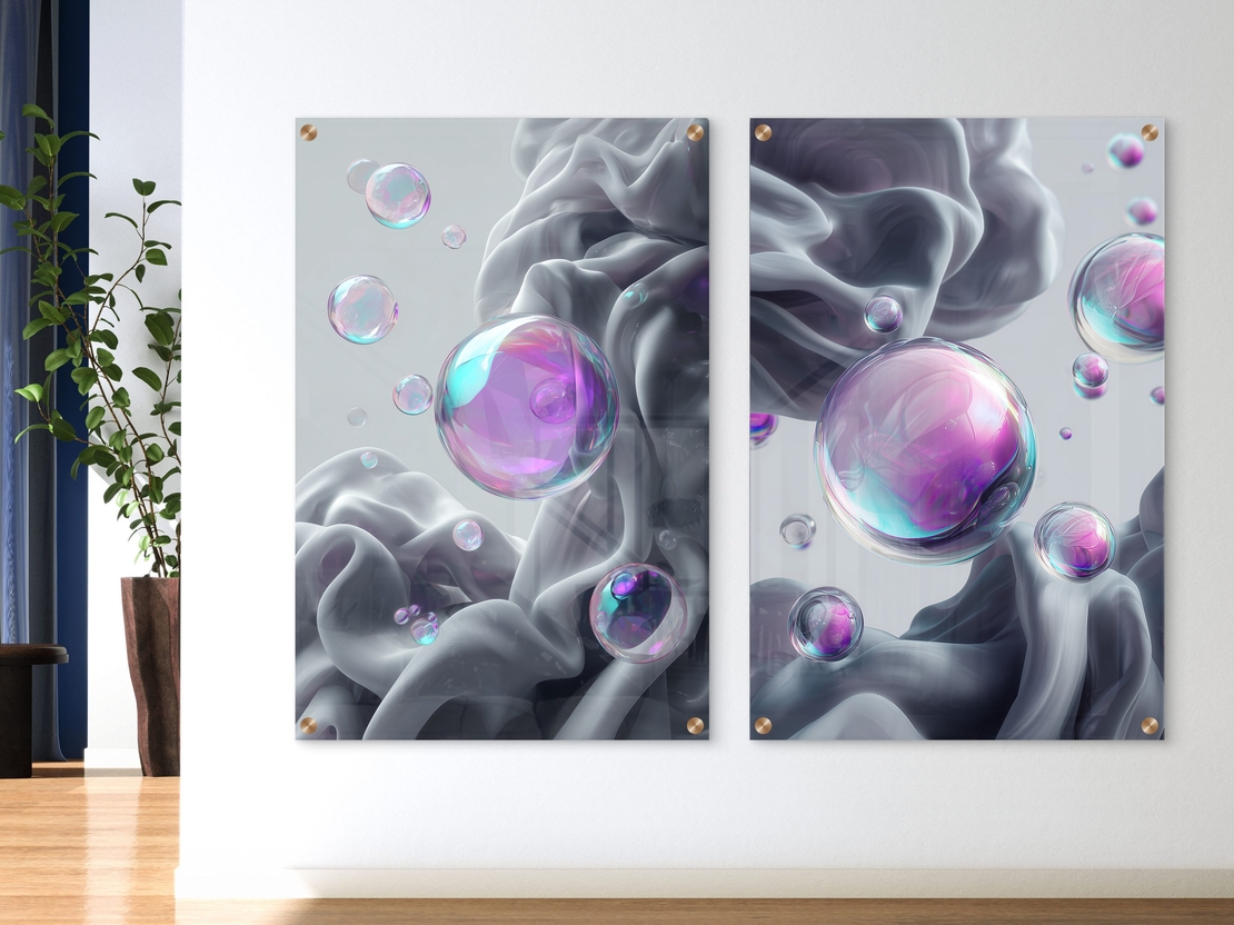 זוג תמונות זכוכית מעוצבות עם בועות שקופות בגווני סגול וטורקיז מעל רקע אפור רך בעיצוב מודרני ויוקרתי מבית תכשיט לבית – NEXTGEN BY BAR.