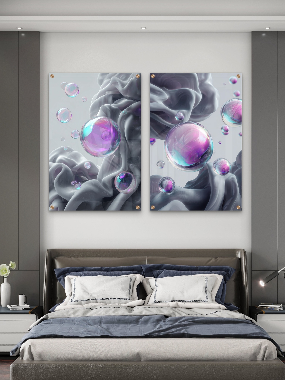 זוג תמונות זכוכית מעוצבות עם בועות שקופות בגווני סגול וטורקיז מעל רקע אפור רך בעיצוב מודרני ויוקרתי מבית תכשיט לבית – NEXTGEN BY BAR.