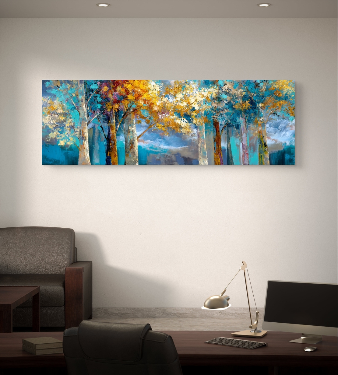 תמונת טבע צבעונית ויוקרתית עם משיכות מכחול בגווני כחול וזהב.