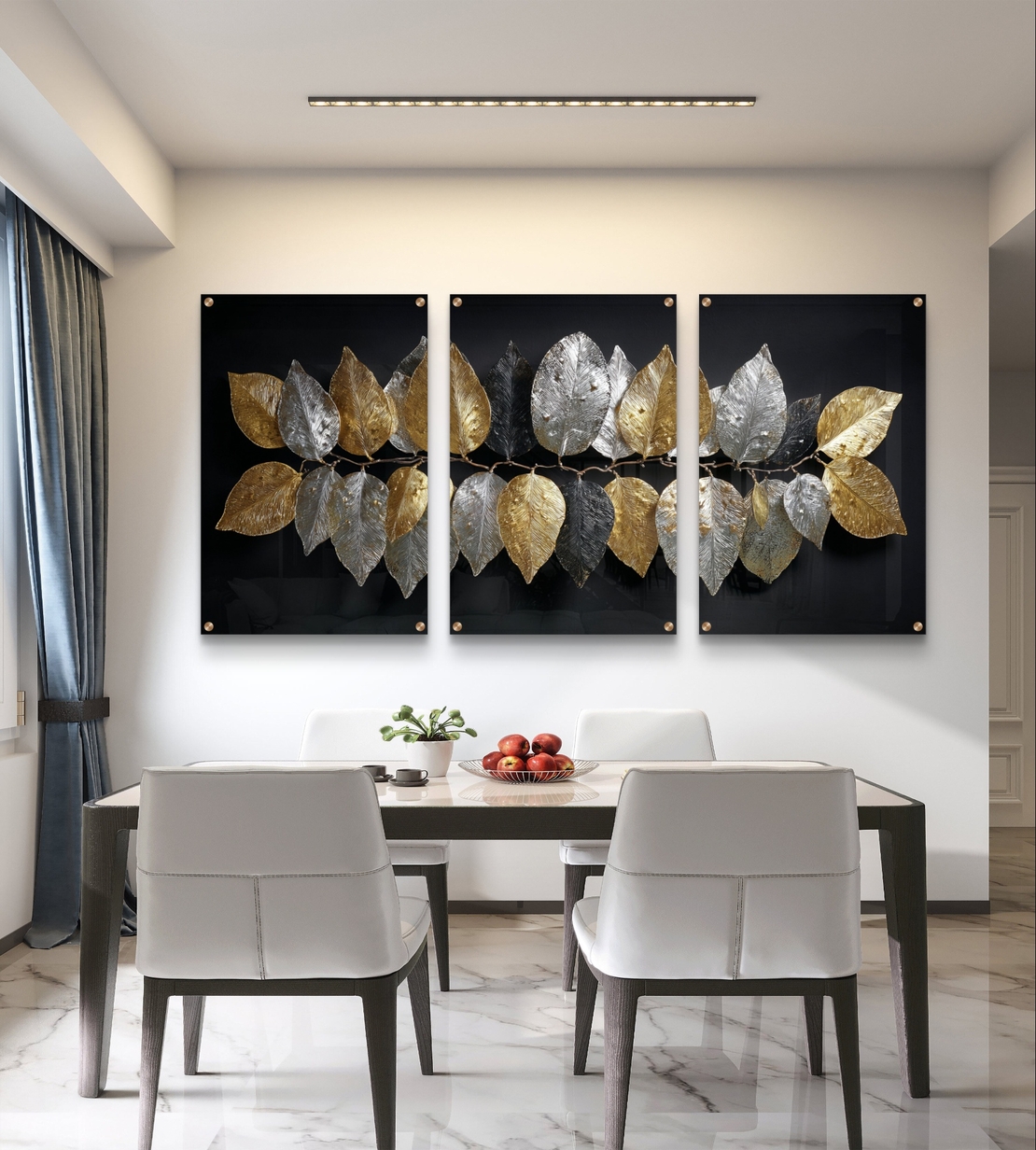 תמונת זכוכית שלשה עם עלים מוזהבים וכסופים על רקע שחור – תכשיט לבית