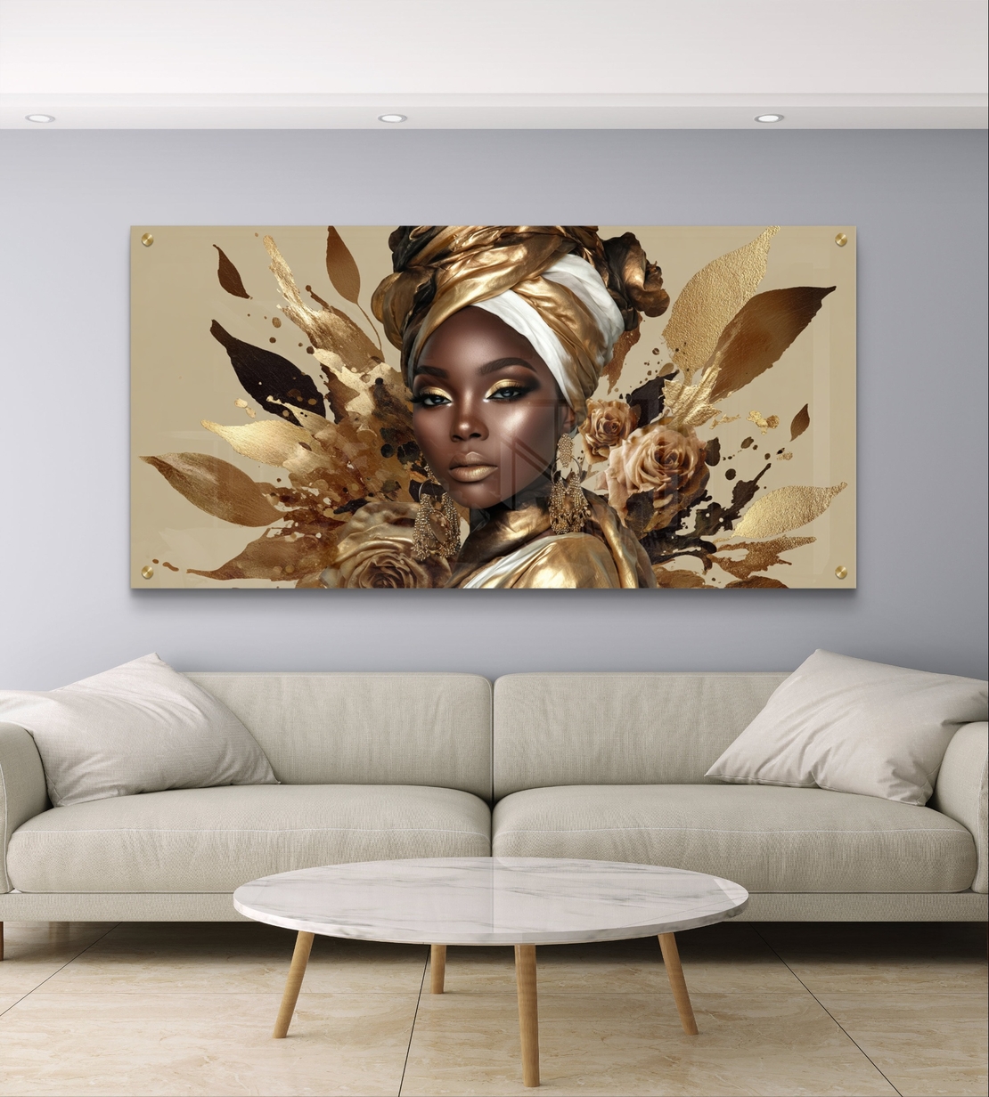 תמונת זכוכית לרוחב עם דיוקן נשי בגווני זהב ועיצוב יוקרתי