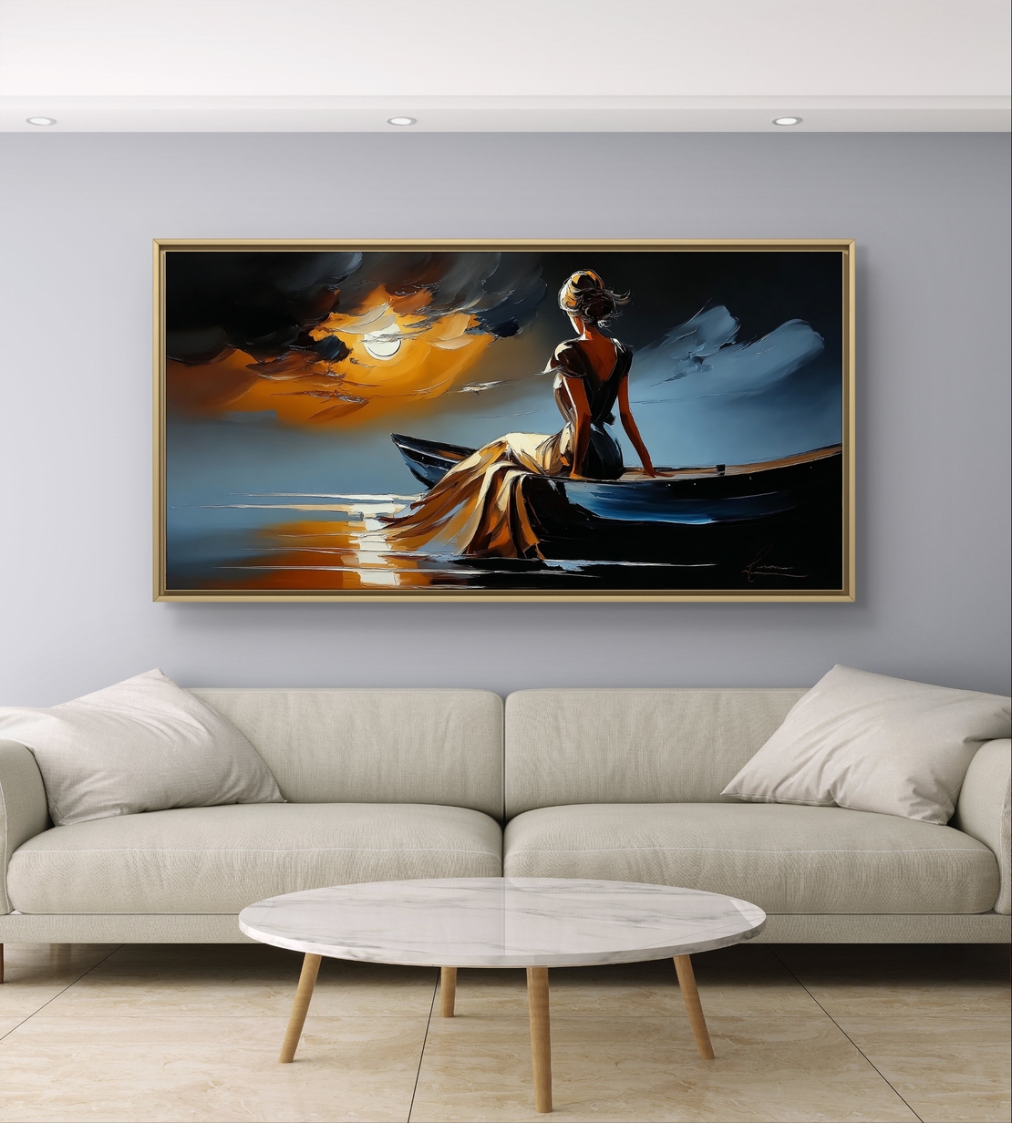 תמונת קנבס של אישה יושבת בסירה מול שקיעה זהובה, בהדפסה חלקה ללא תבליט, מקולקציית תכשיט לבית.