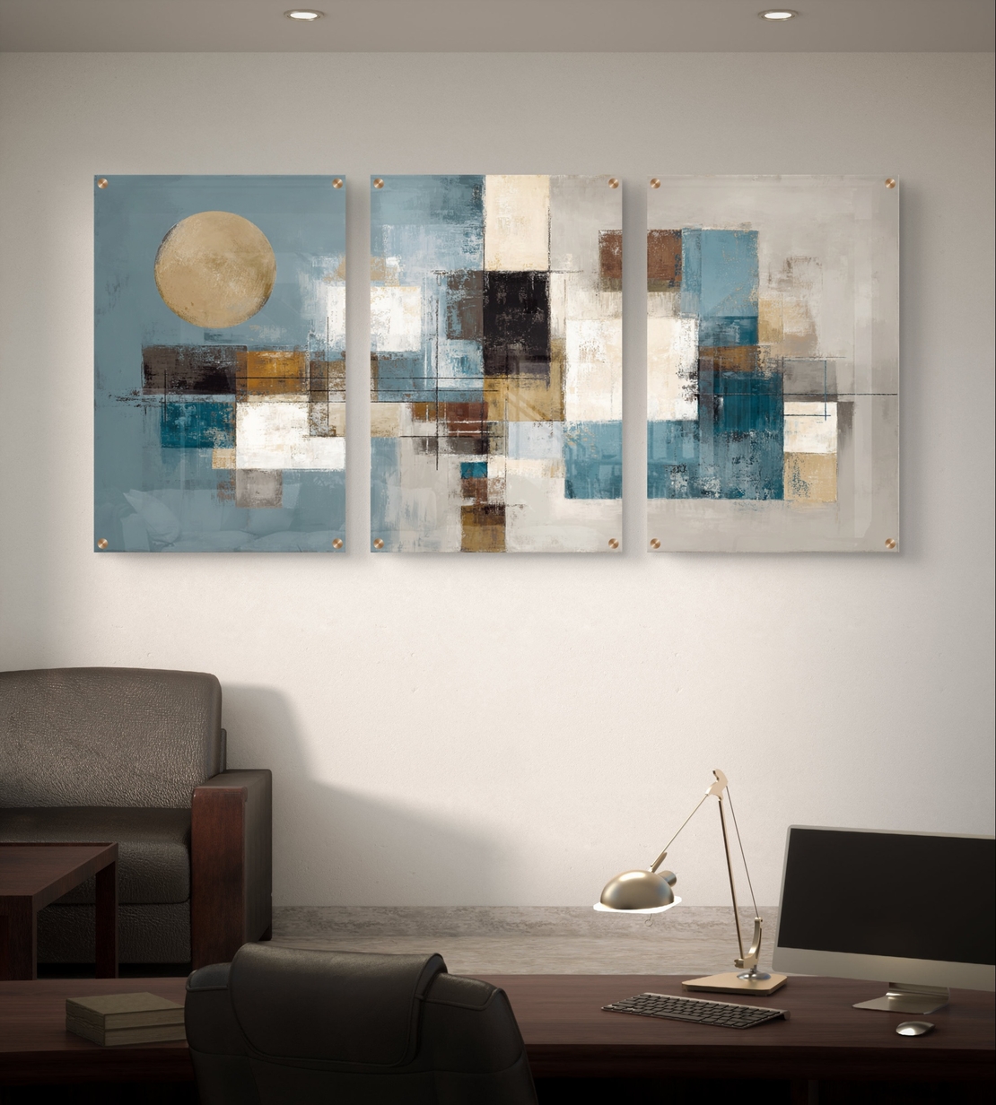שלישיית תמונות זכוכית אבסטרקטיות בגווני תכלת, זהב ושמנת בעיצוב מודרני ויוקרתי לסלון