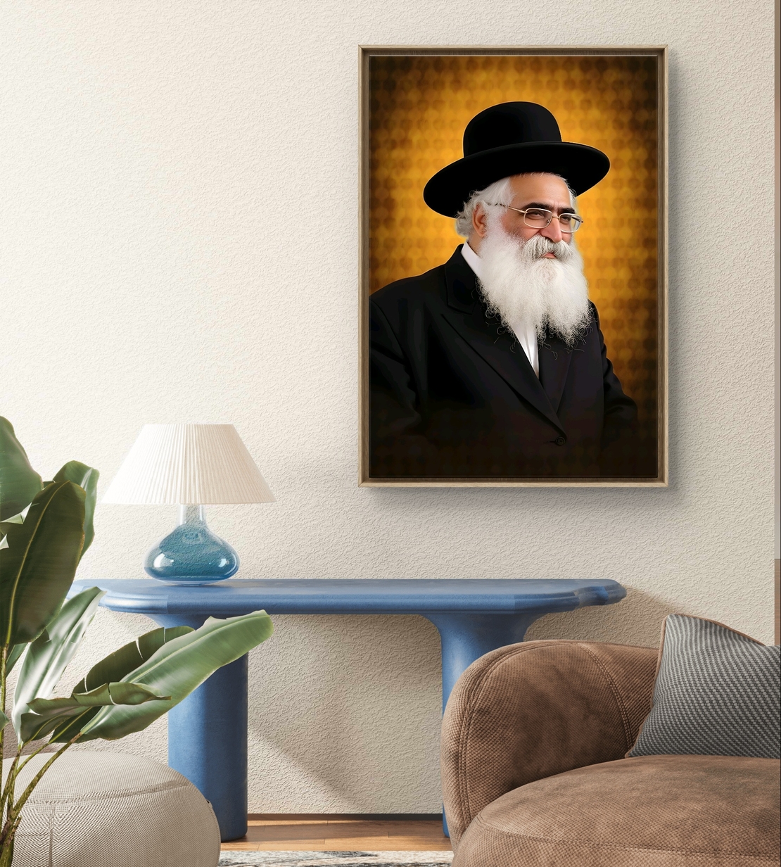 תמונת קנבס של רב יהודי מכובד עם זקן לבן וכובע שחור, עומד על רקע זהוב מעוטר, מקרינה רוחניות וחום.